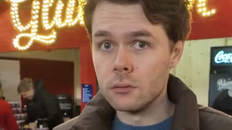 Heute.at - Das ist Raub – Mann zahlt 150 € auf Christkindlmarkt