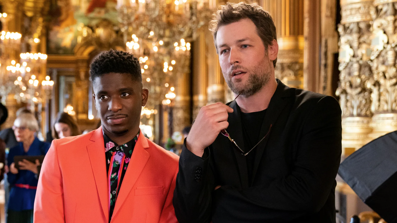 Julian Looman war als Gerhardt in der 2. Staffel von "Emily in Paris".