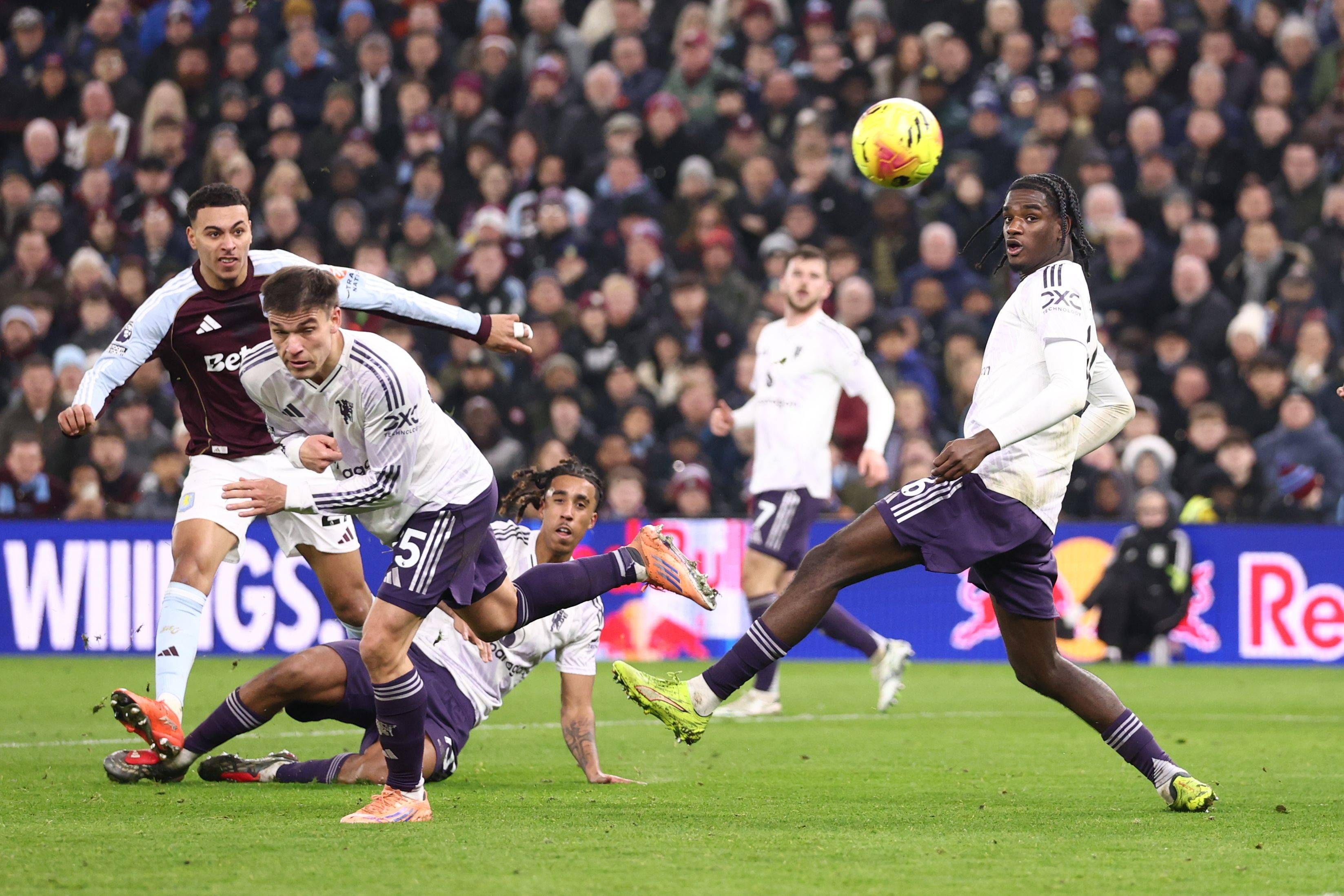 Heute.at - Villas Weihnachtsmärchen geht auch gegen United weiter