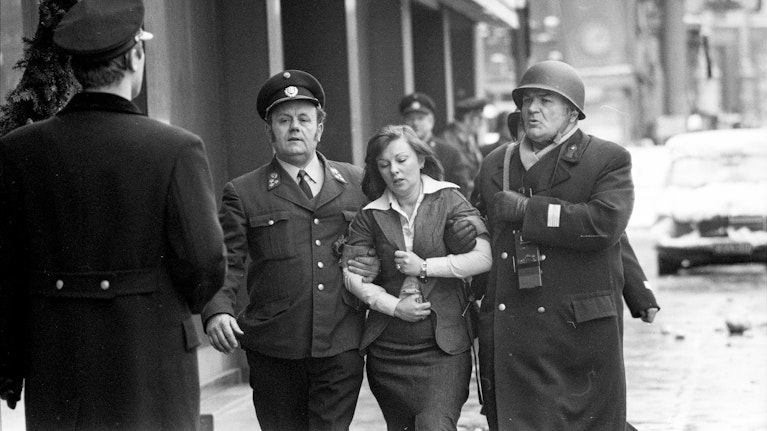 Drei Tote, 62 Geiseln und ein blamierter Innenminister: Vor 50 Jahren schüttelte Österreich dem internationalen Terrorismus die Hand. Der OPEC-Überfall schockte das Land. Im Mittelpunkt: Eine skrupellose Terroristin, die nie zur Verantwortung gezogen wurde.