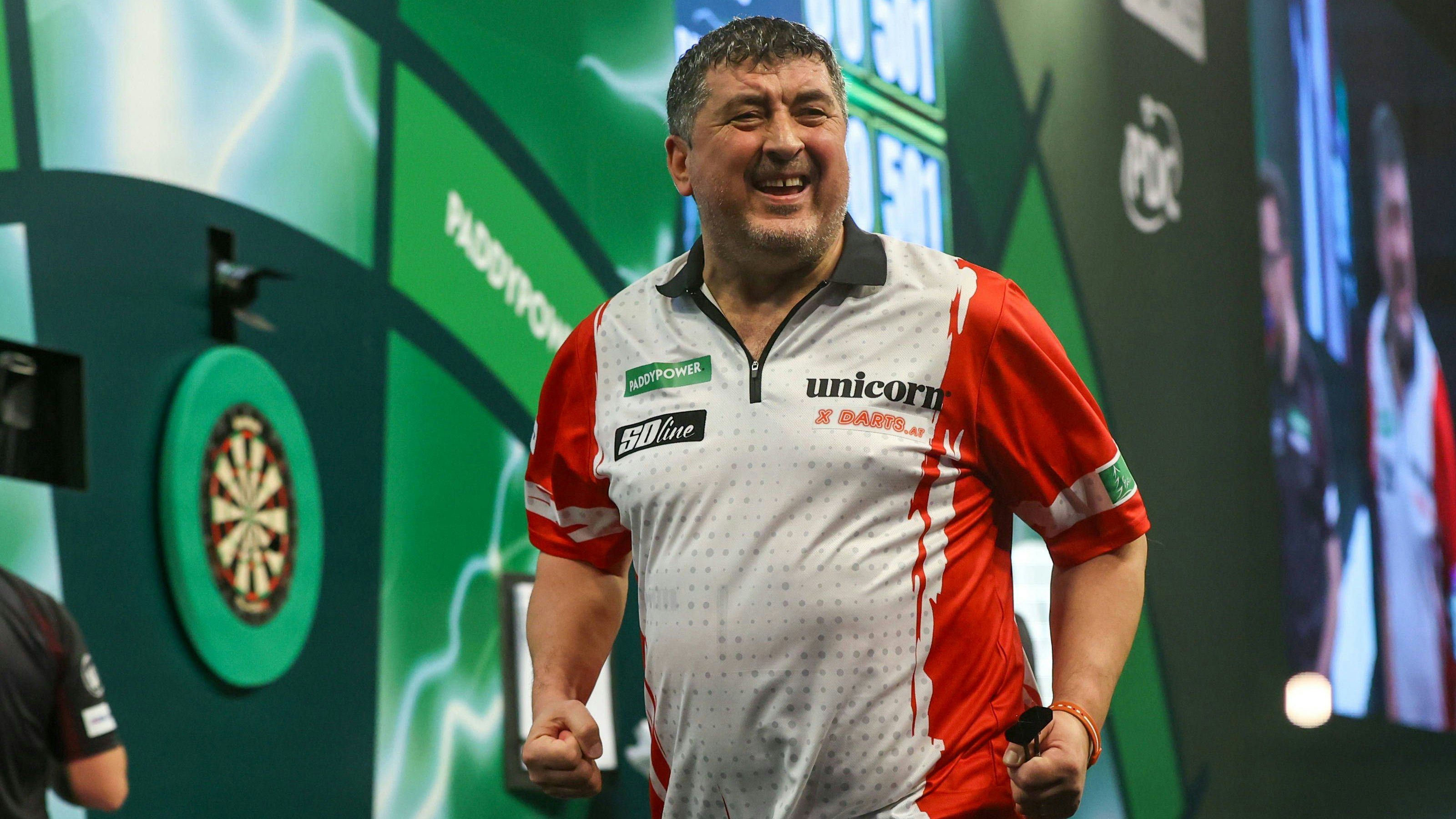 Suljovic jubelt über die Sensation gegen Joe Cullen. 