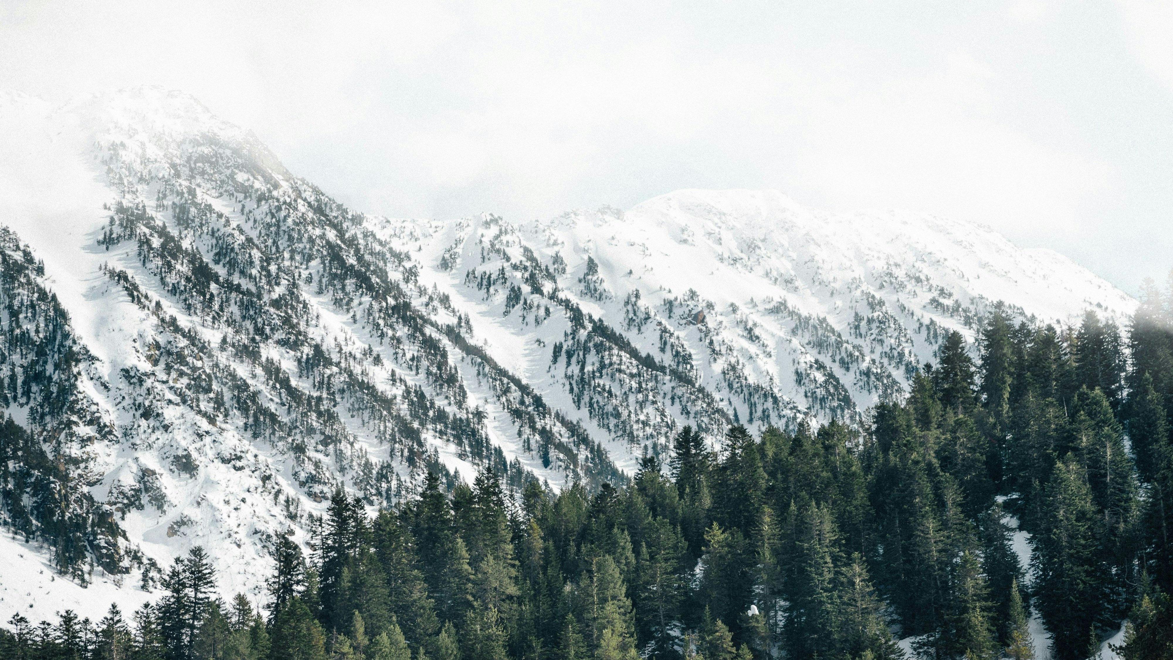 In den französischen Pyrenäen sind die Skigebiete zahlreich - und einige günstig.