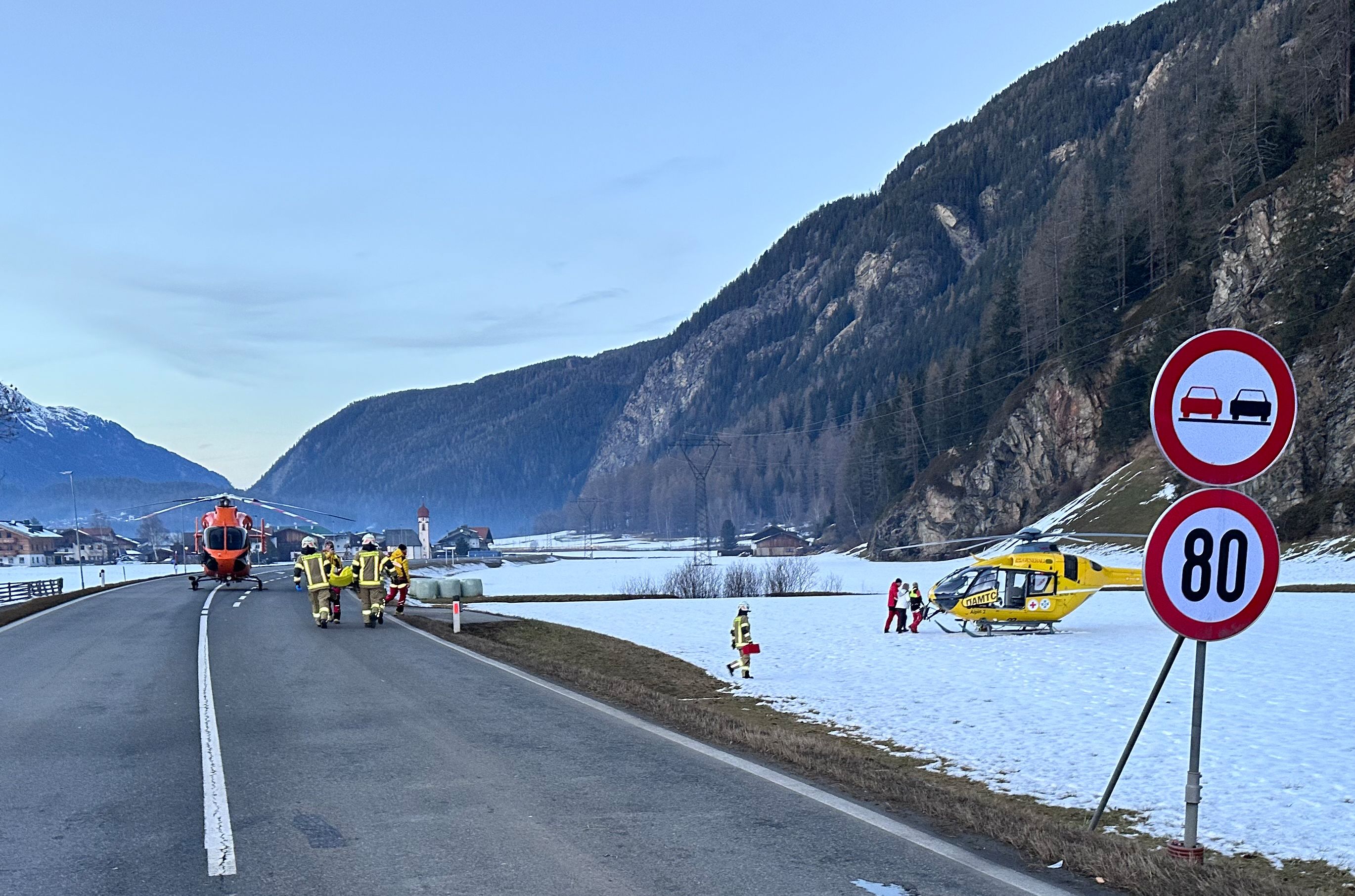 Heute.at - Schwerer Frontal-Crash in Tirol – Kinder unter Opfern