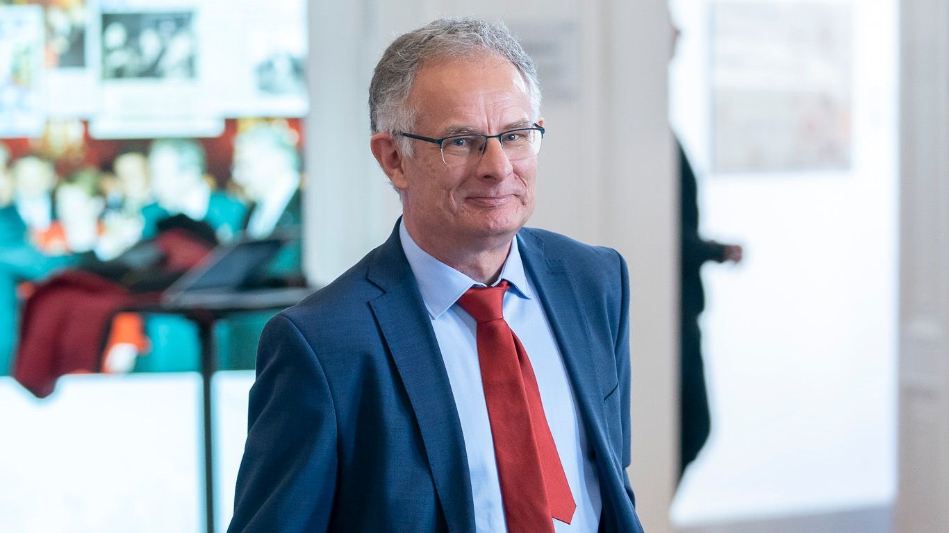 Finanzminister Markus Marterbauer zeigt sich zufrieden.