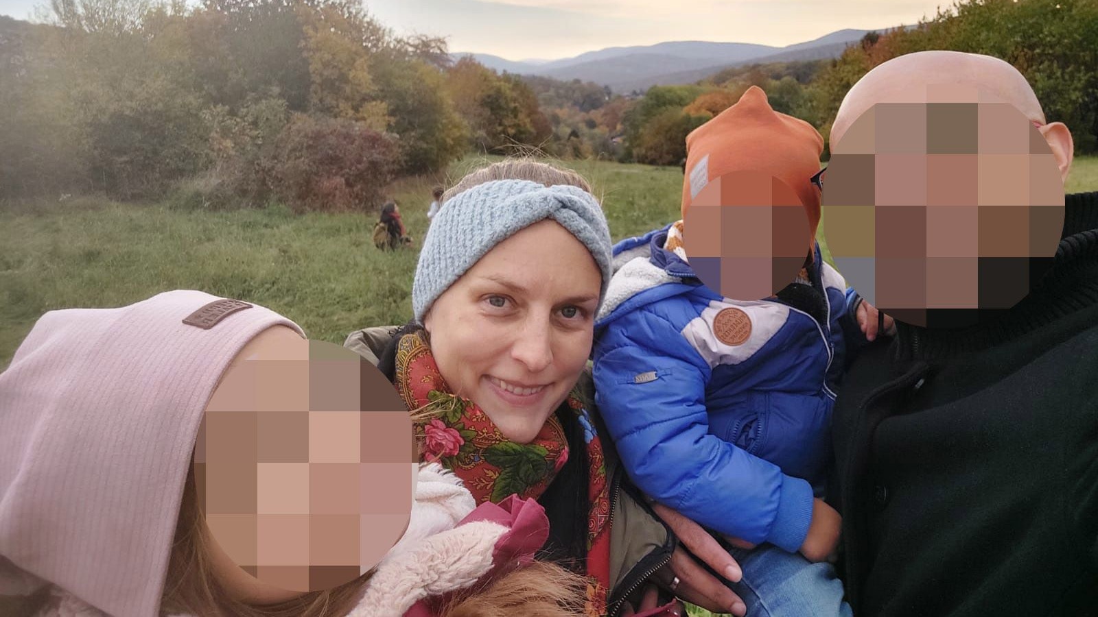 Bild aus besseren Tagen: Ulitzka mit ihren Kindern und ihrem Ex-Mann.