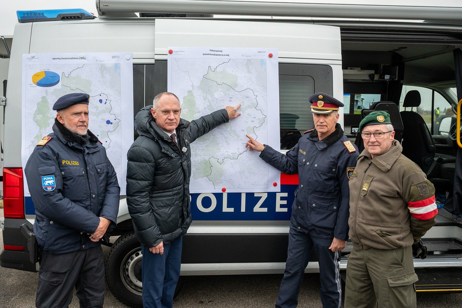 Innenminister Gerhard Karner beim Lokalaugenschein an der Grenze in Deutschkreutz.