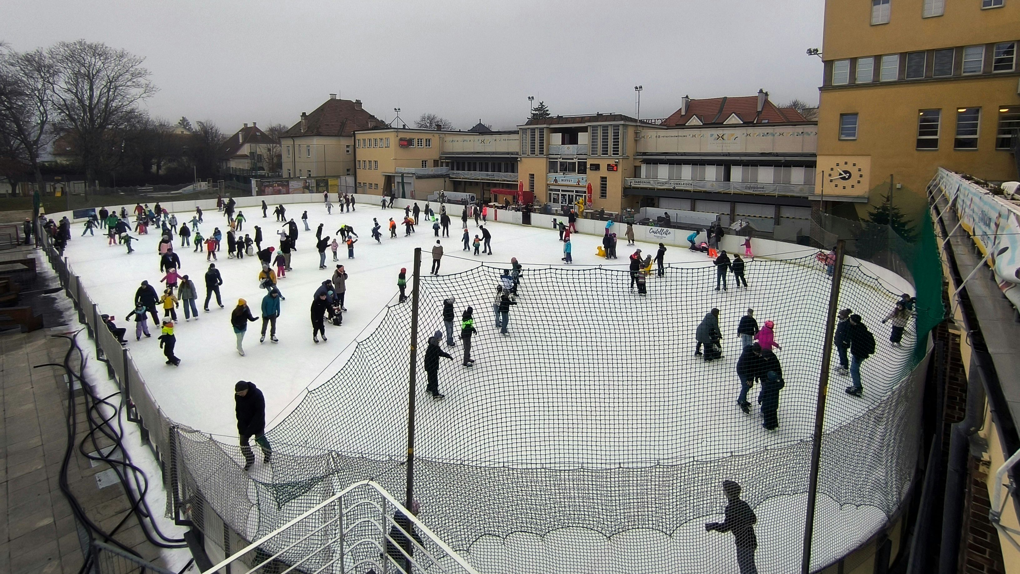 Heute.at - Über 5.000 Unterschriften für Erhalt von Eislaufplatz