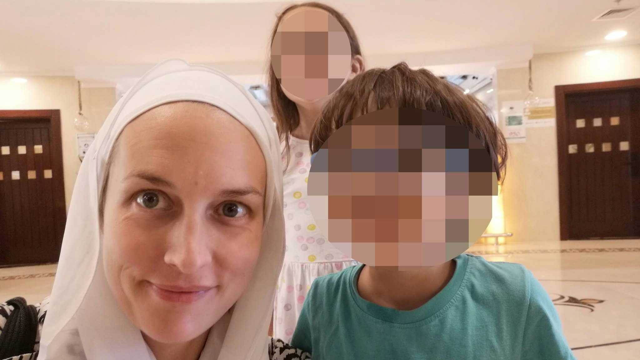 Ulitzka mit Lily und Noah bei einem Mekka-Besuch im Jahr 2023.