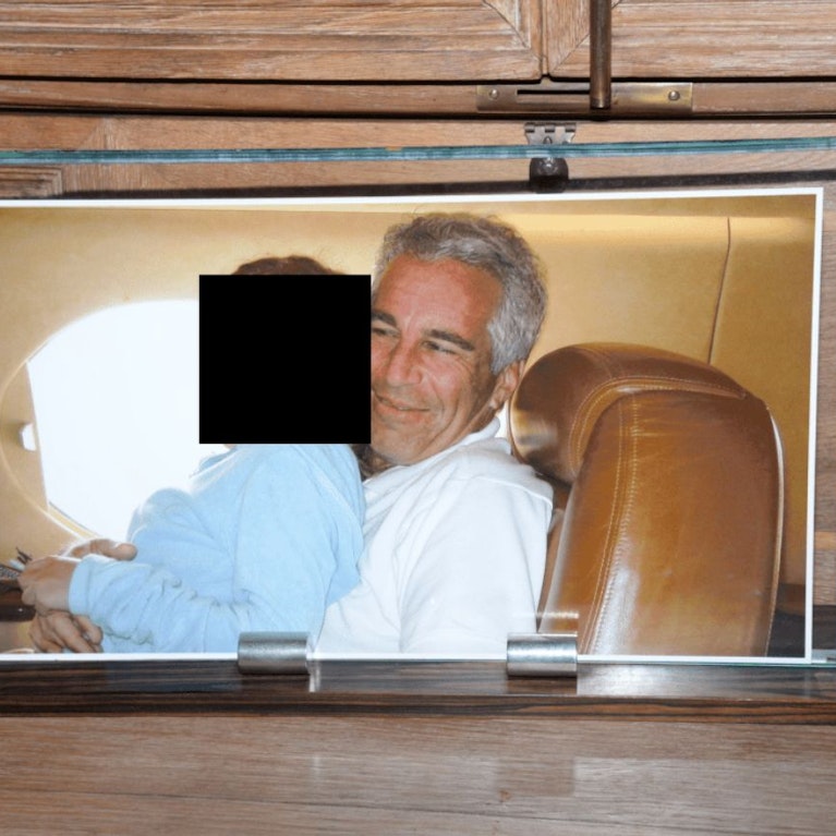 Zug um Zug veröffentlicht das US-Justizministerium nun Tausende Dokumente. Sie zeichnen ein grauenhaft klares Bild des Systems Jeffrey Epstein. Der Sexualstraftäter hat den Missbrauch von Frauen und mutmaßlich Minderjährigen regelrecht zelebriert.