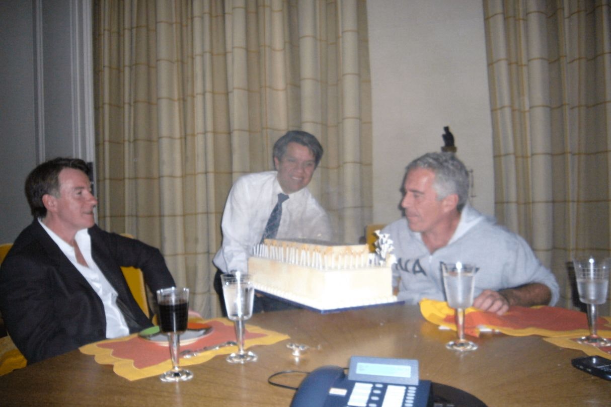 … und mit dem britischen Parlamentarier Peter Mandelson, damals Botschafter ihrer Majestät in den USA