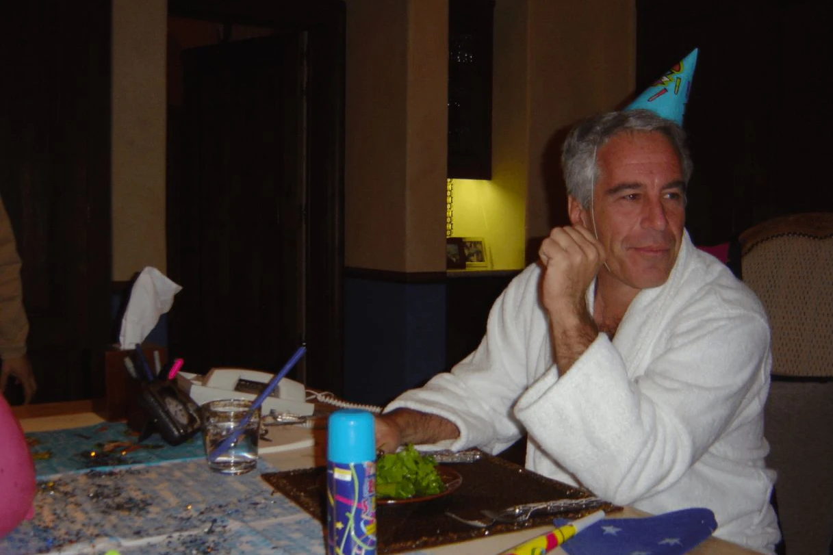 Finanzier und Sexualstraftäter Jeffrey Epstein auf einem privaten Bild: Hat Andrew ihm in seiner Position als Handelsdelegierter Staatsgeheimnisse verraten?