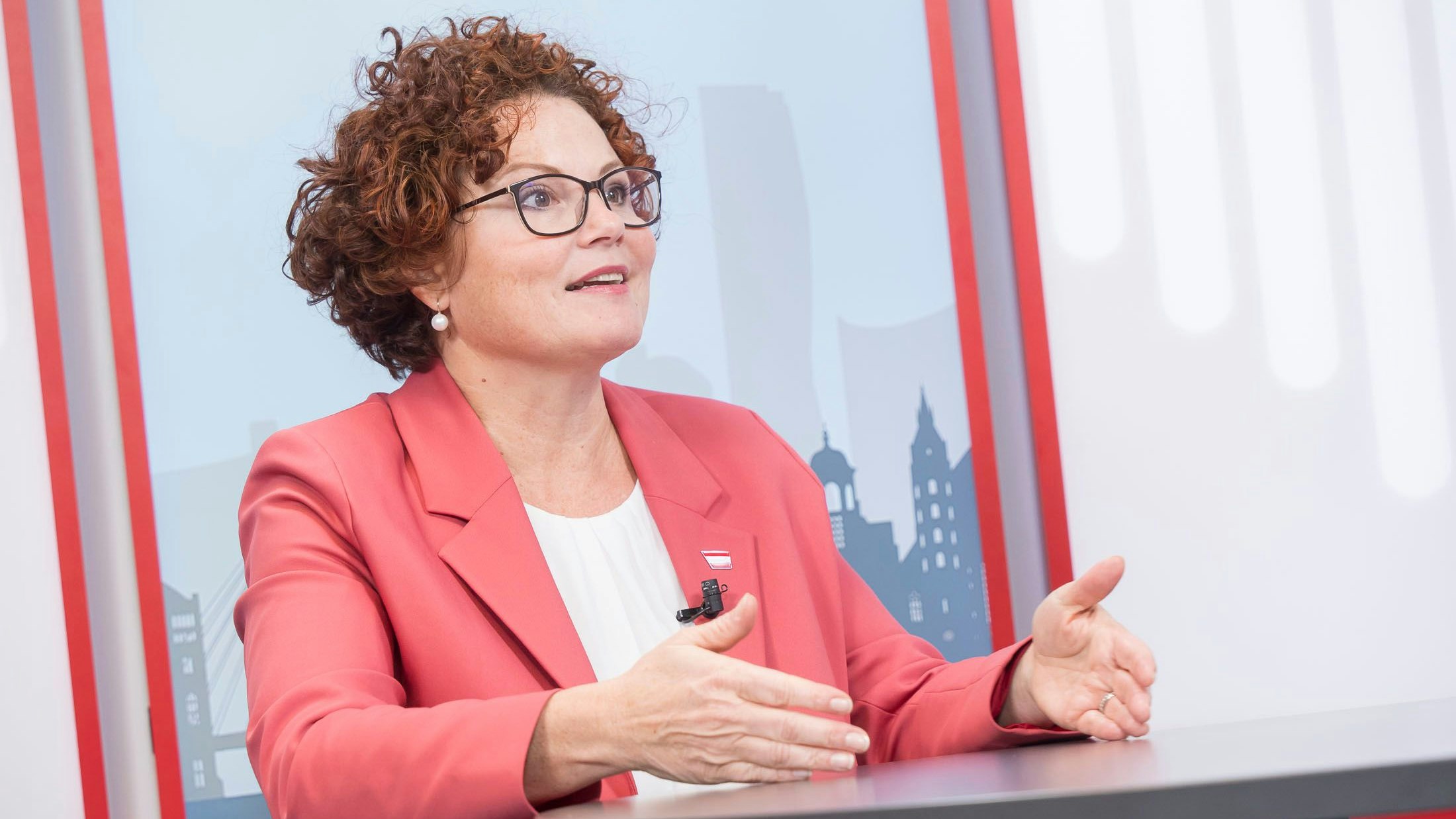 Die Tourismus-Staatssekretärin hält Skihallen auch hierzulande für eine gute Idee.