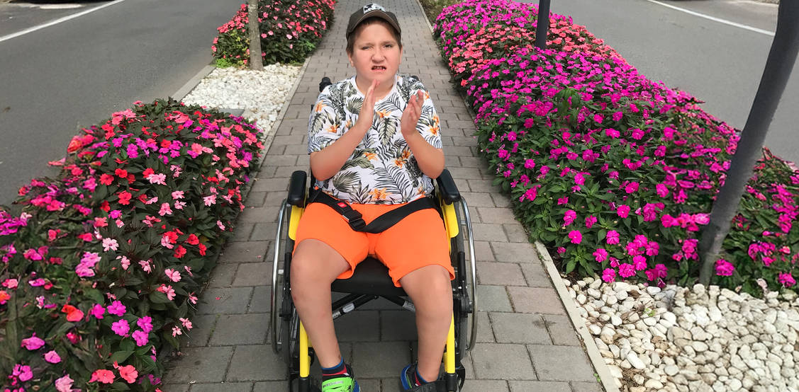 Heute.at - Rollstuhl ade? Samuel soll im neuen Jahr laufen können