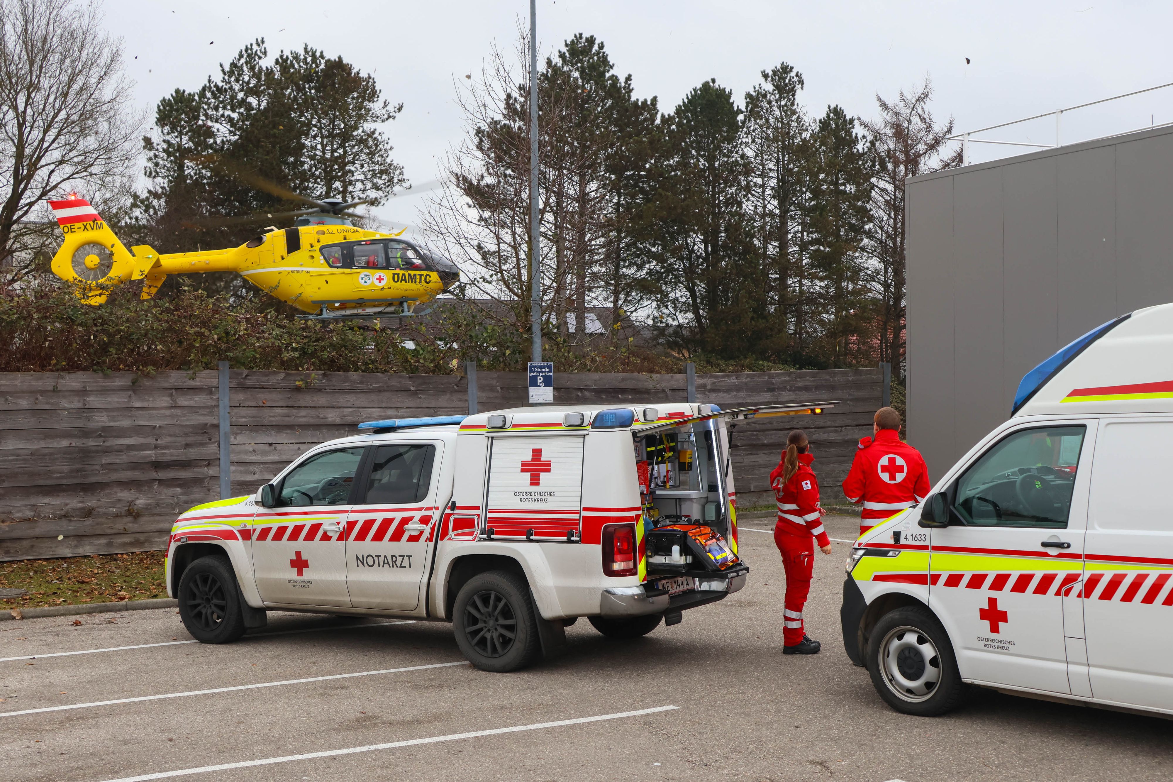 Heute.at - Eine Person nach Feuerdrama per Helikopter ins Spital