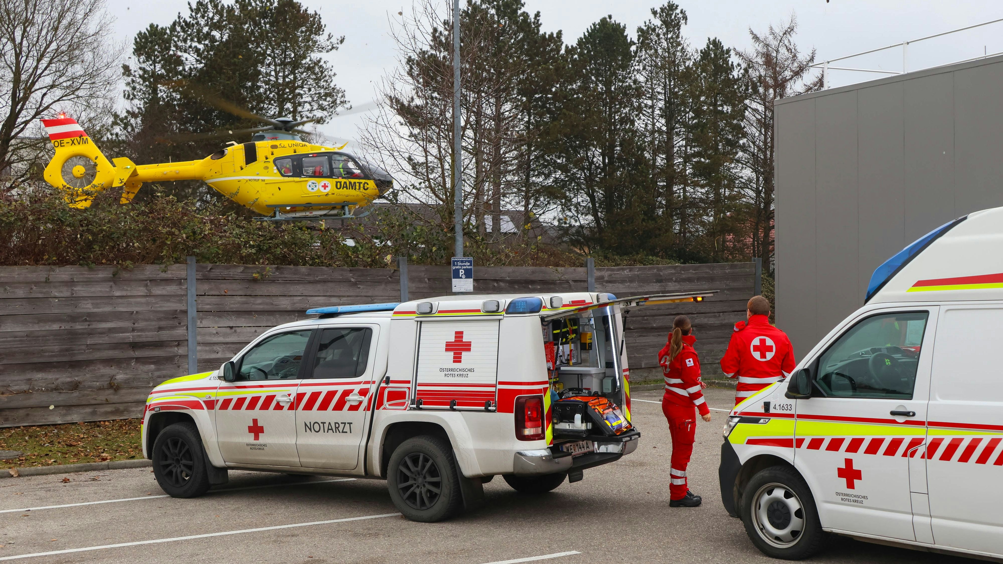Heute.at - Eine Person nach Feuerdrama per Helikopter ins Spital