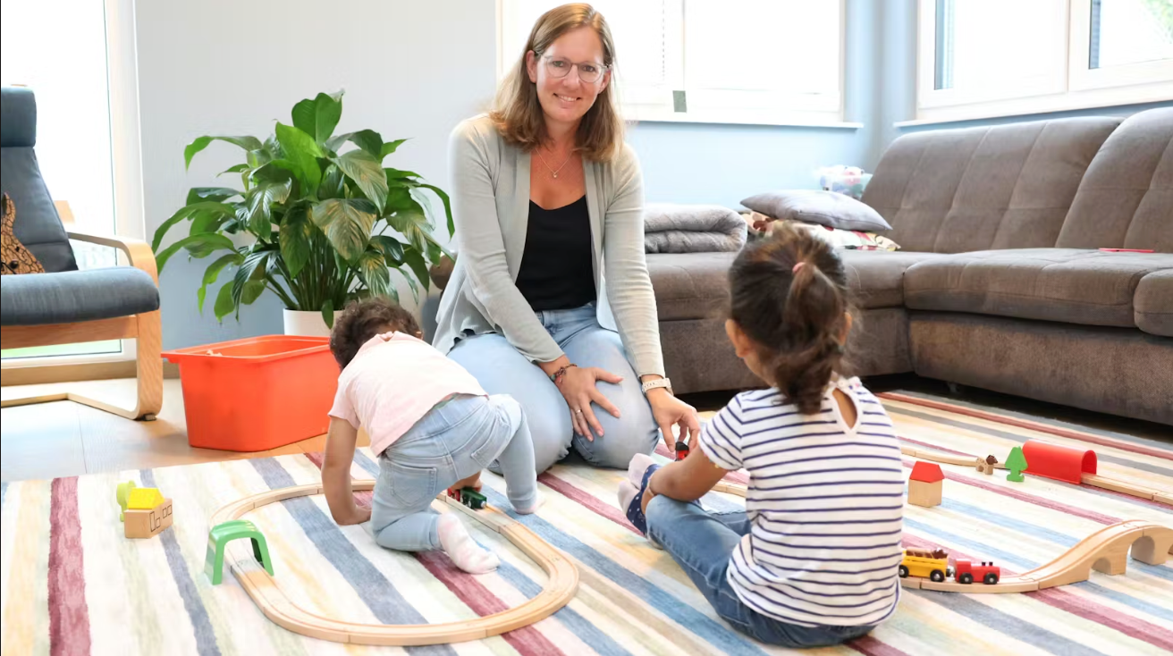 Katrin arbeitet als Krisenpflege-Mama.