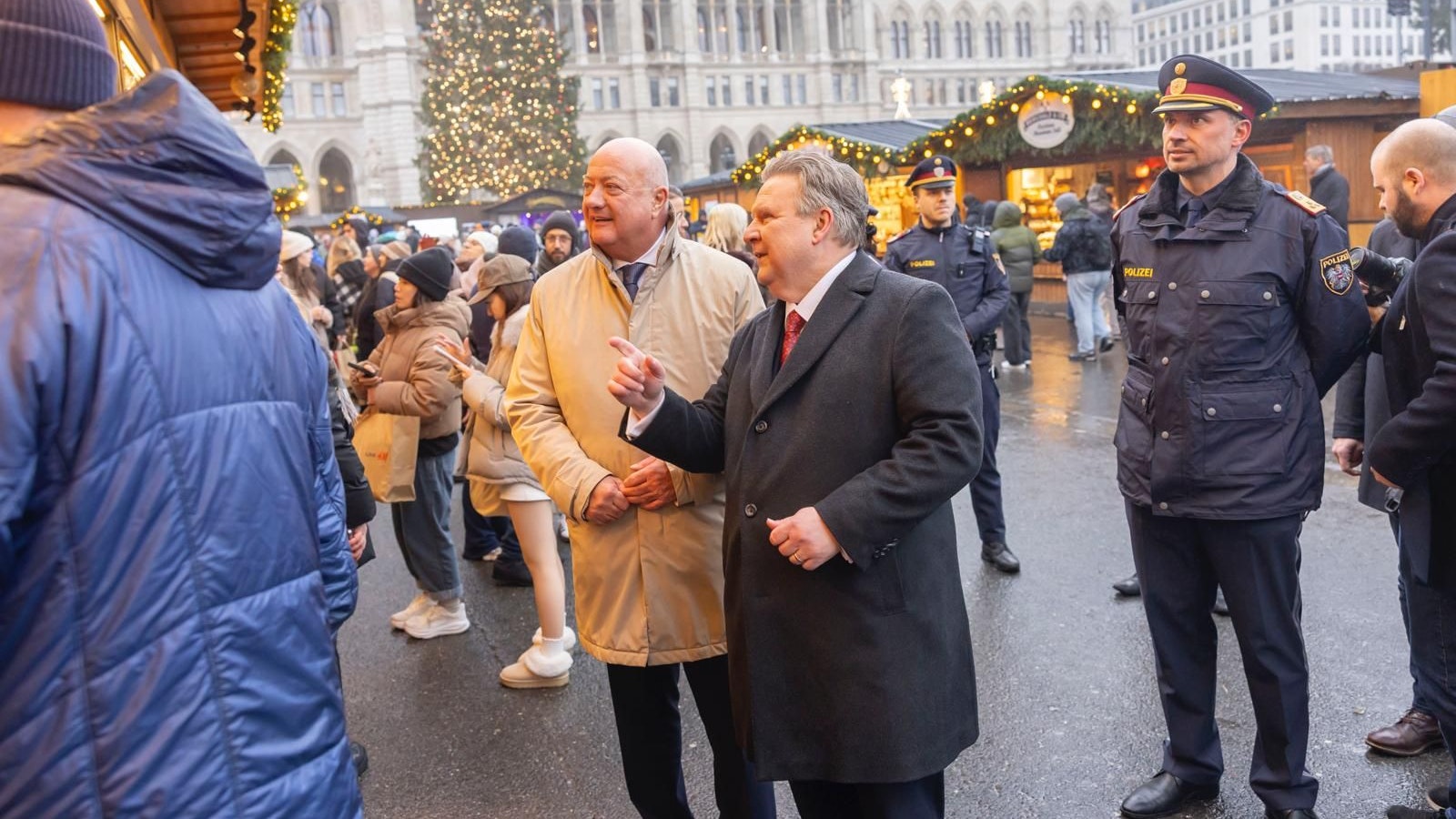 Heute.at - Einigkeit – Kanzler und Stadtchef am Christkindlmarkt