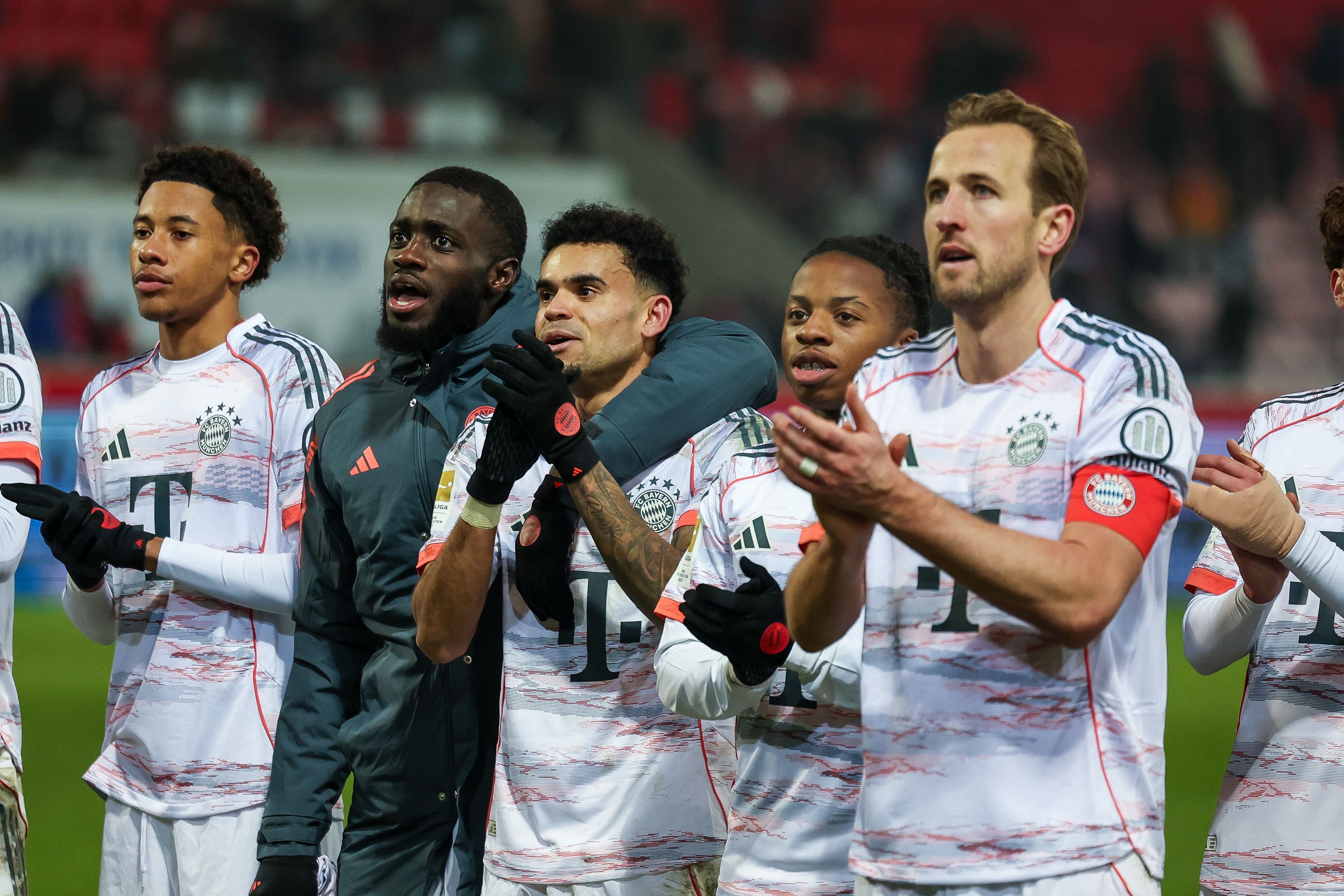 Die Vertragsverlängerungen zwischen Dayot Upamecano (zweiter von links) und Bayern stocken.