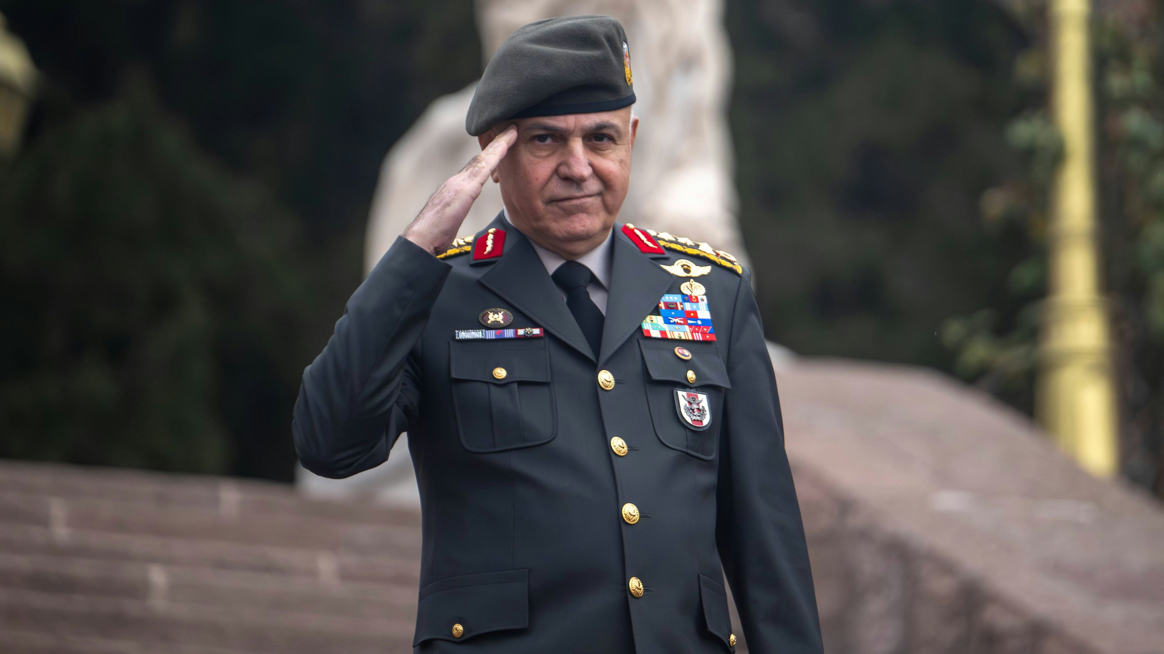 Heute.at - Flugzeug stürzt in der Türkei ab! Libyens Armeechef tot