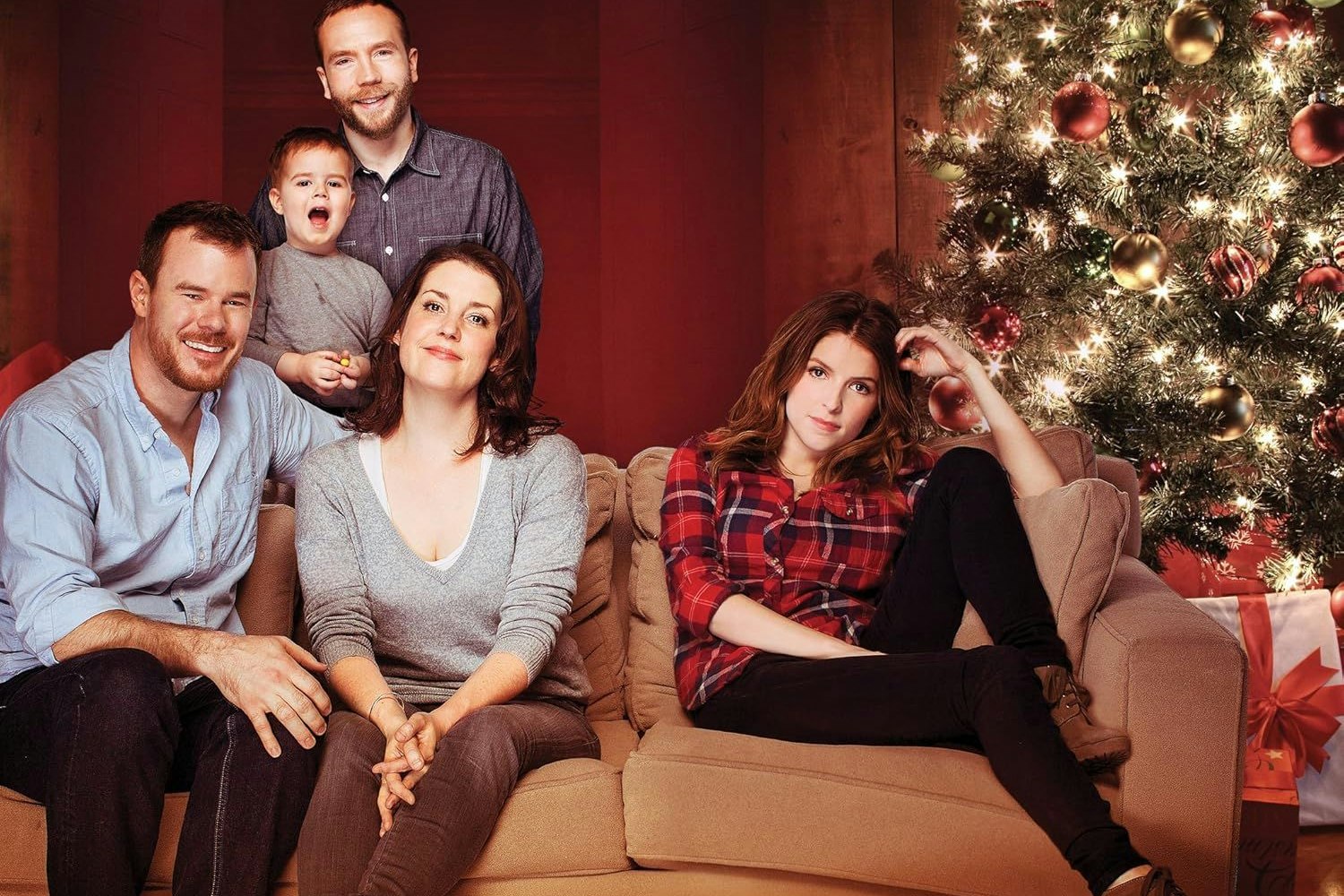 Jenny (Anna Kendrick, r.) soll bei der Familie ihres Bruders zu Weihnachten über eine Trennung hinwegkommen: Happy Christmas"