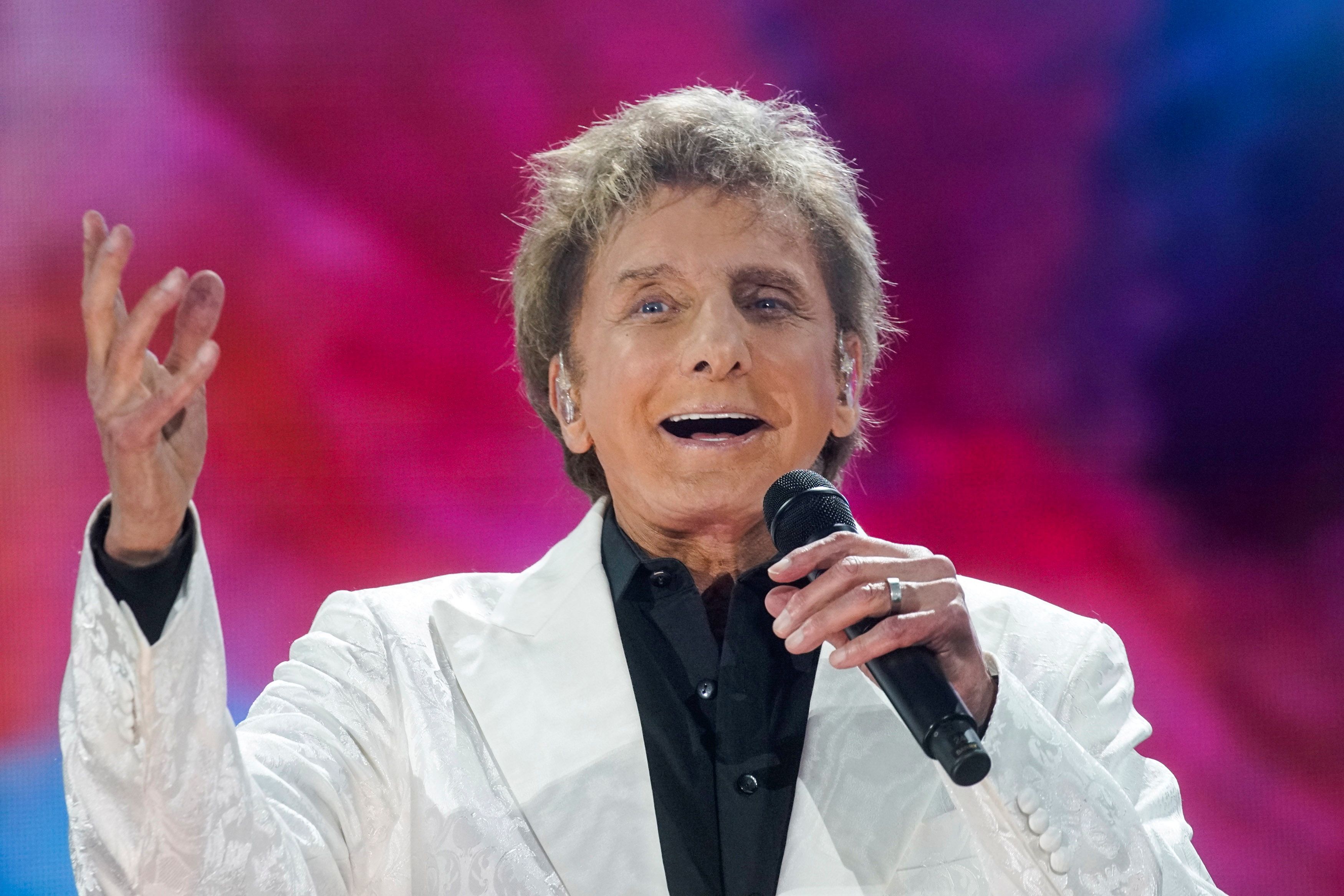 In seinem Statement schildert Barry Manilow, dass er sechs Wochen lang an einer Bronchitis gelitten habe.
