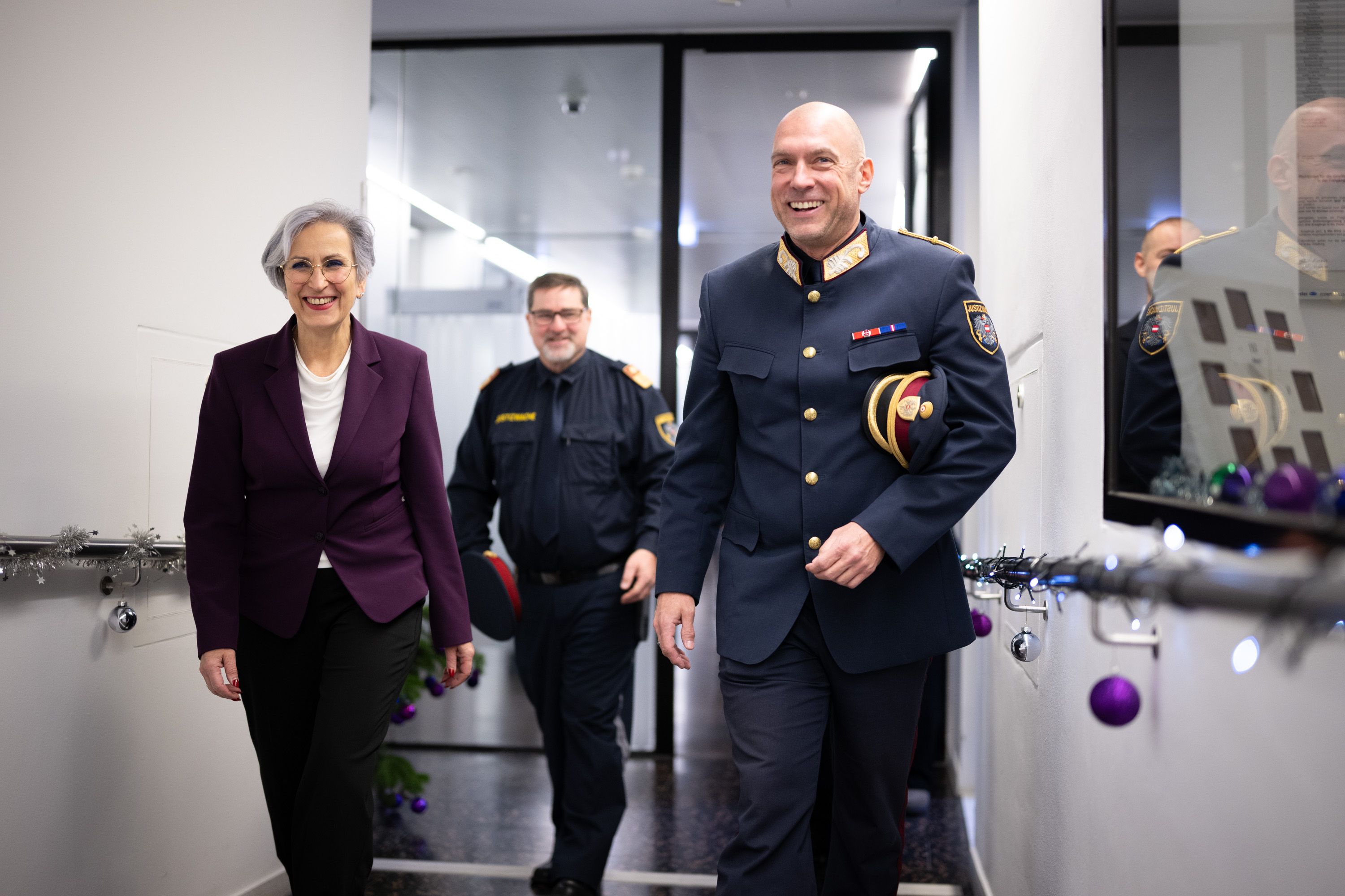 Heute.at - Ministerin im Gefängnis: Danke für euren Einsatz