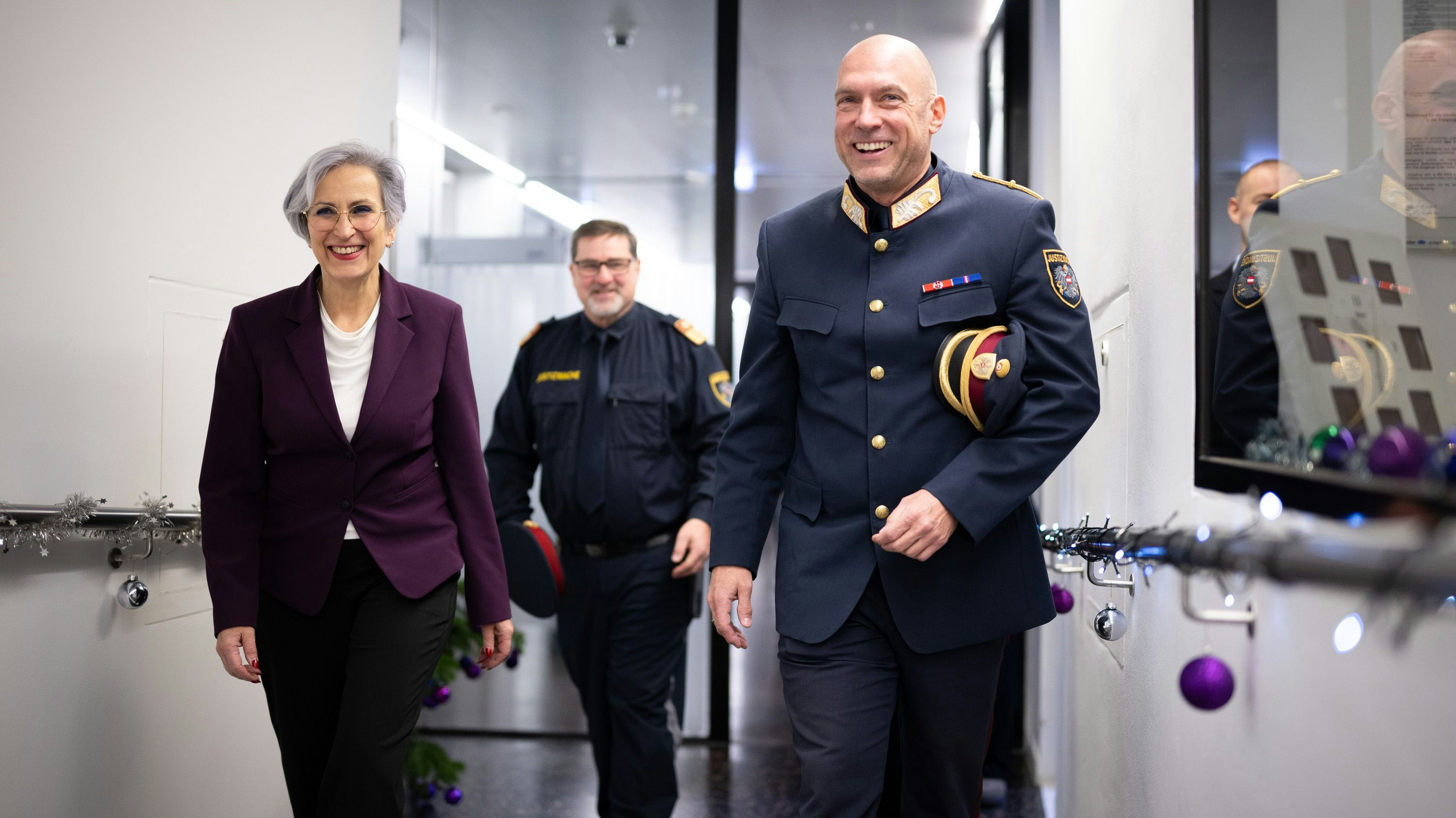 Heute.at - Ministerin im Gefängnis: Danke für euren Einsatz