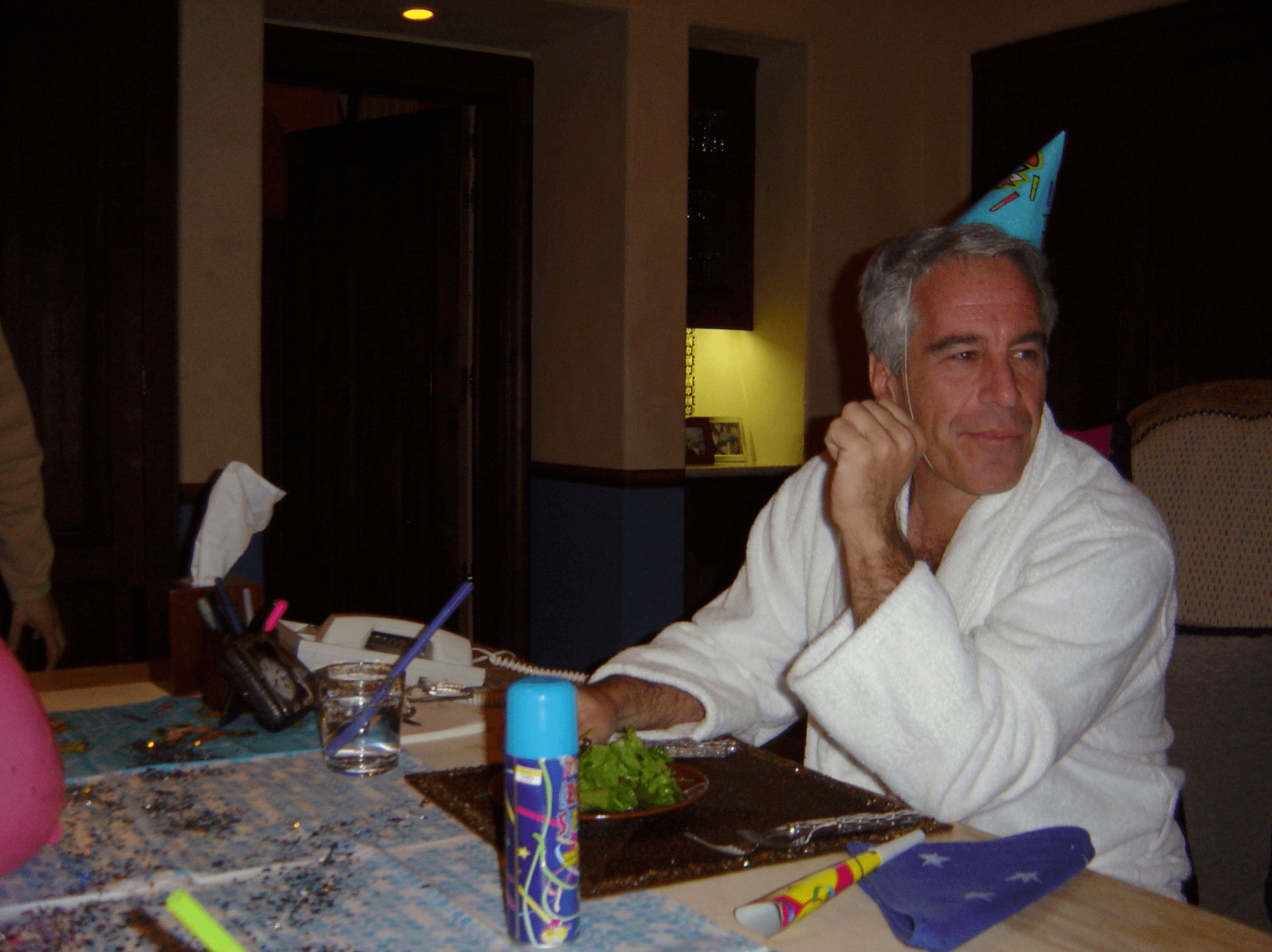 Heute.at - Geschwärzte Epstein-Akten mit wenigen Klicks lesbar