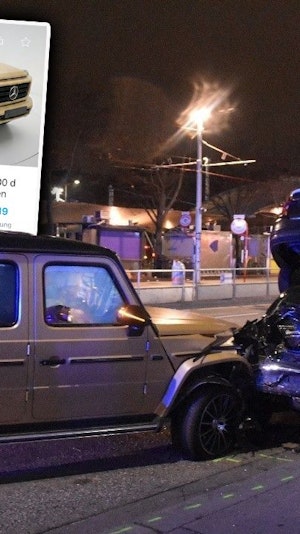 Luxus-G-Klasse Unfall Wien: Goldener Mercedes kracht am Gürtel in geparkte Autos und wird kurz darauf auf Willhaben zum Verkauf angeboten.