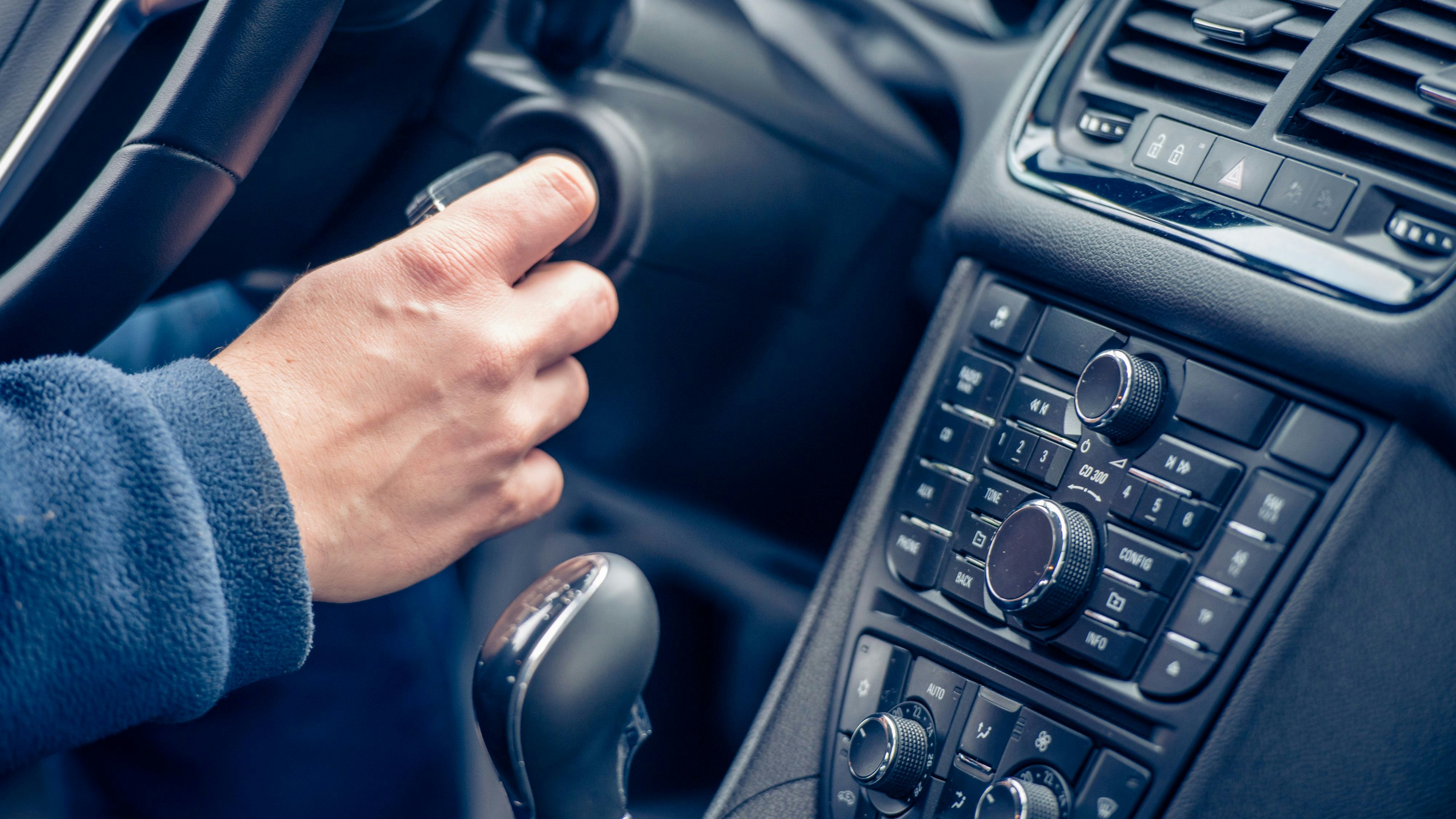 Heute.at - Gewusst? Dafür ist DIESER Knopf im Auto wirklich da