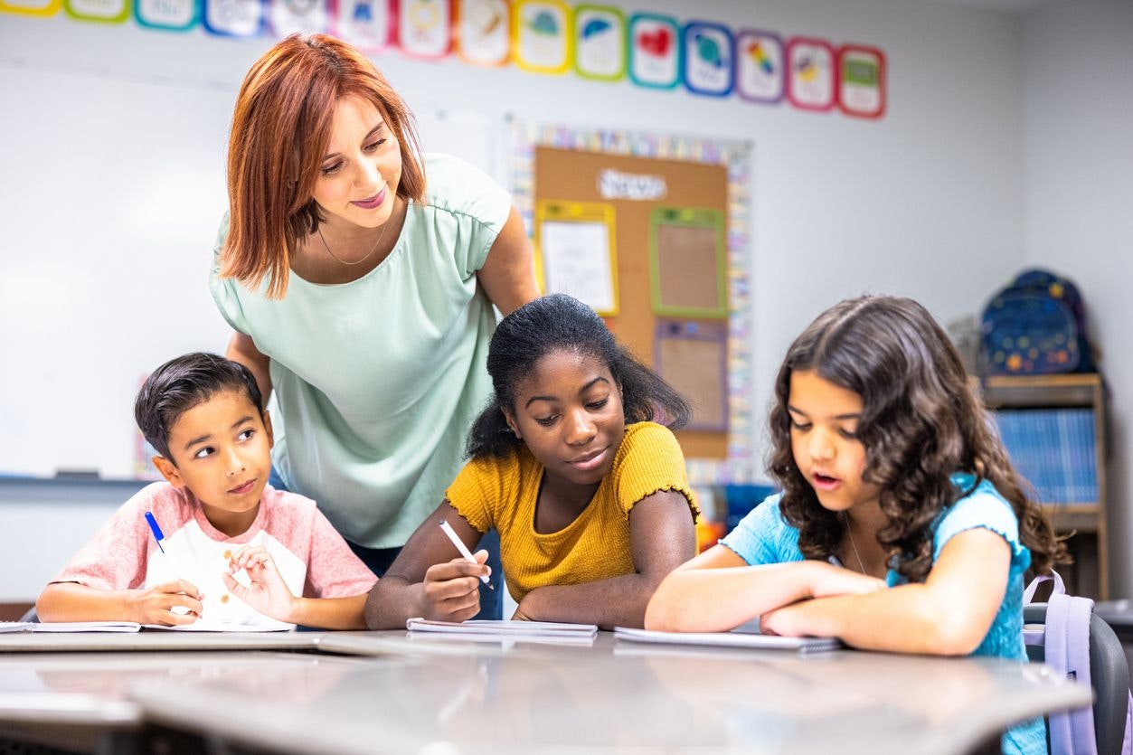Einige Studien zeigen, dass die 4-Tage-Woche Lehrerinnen und Lehrer im Job hält