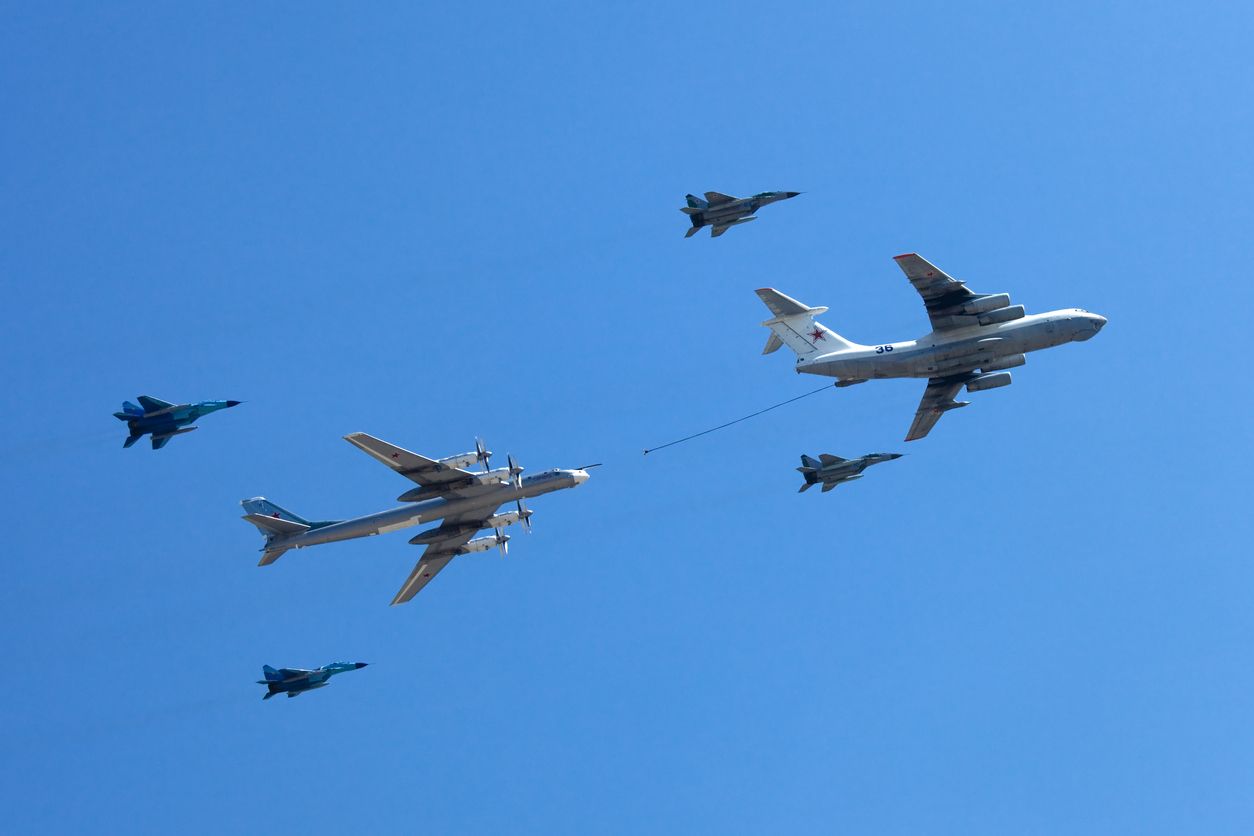 Russische Militärflugzeuge fliegen Manöver nördlich von Skandinavien