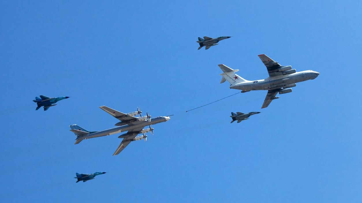 Heute.at - Russische Bomber fliegen über Skandinavien