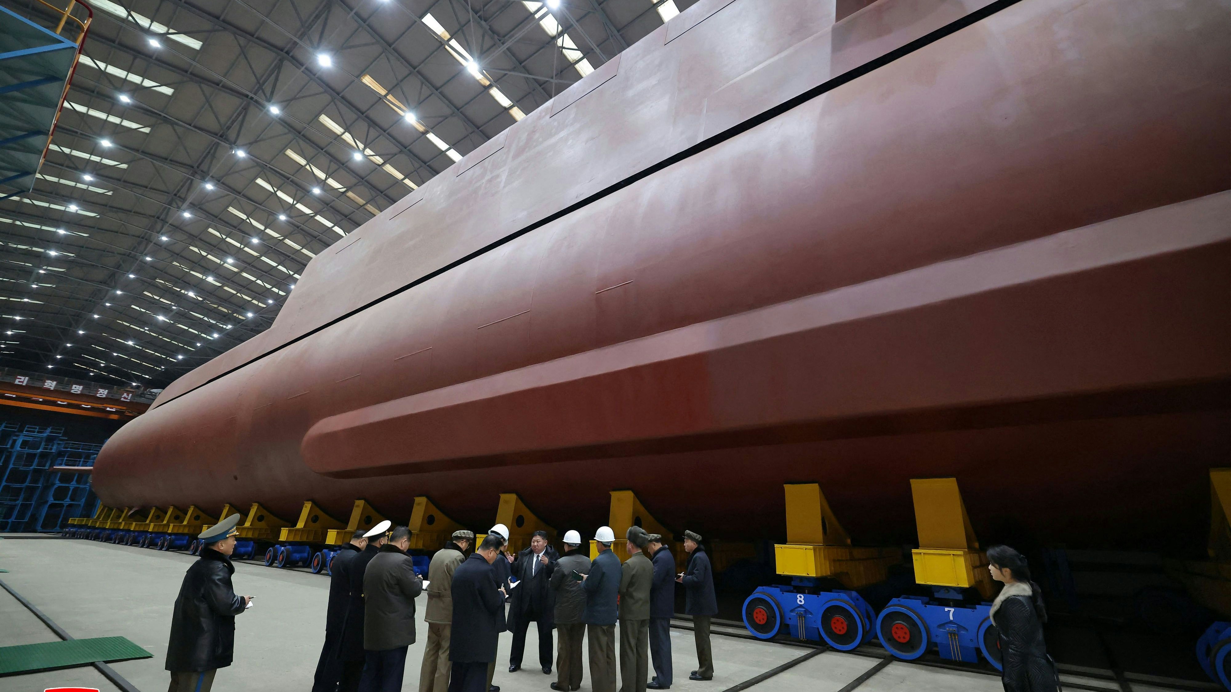 Heute.at - Kim Jong-un besichtigt Atom-U-Boot und erntet Spott