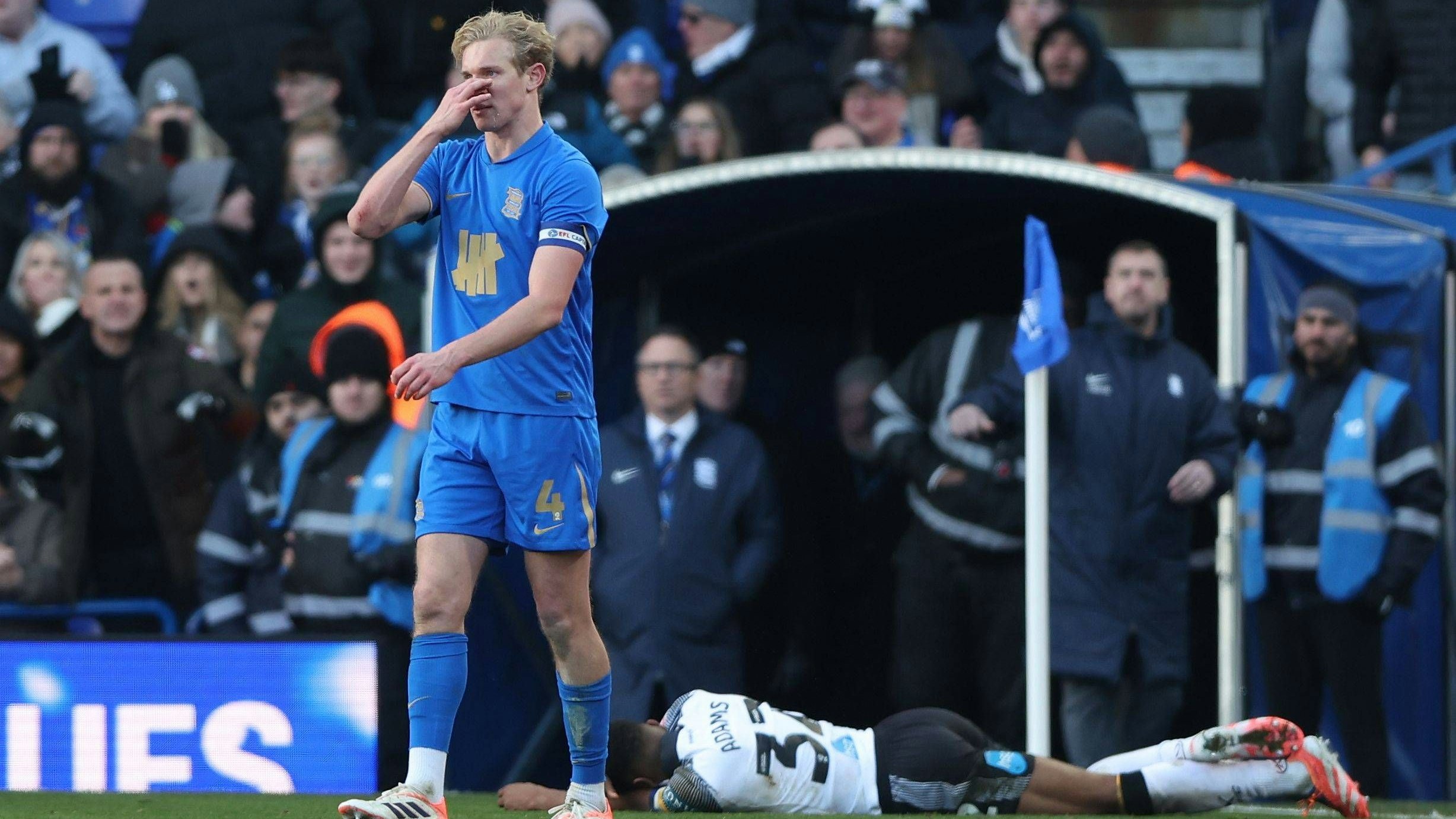 Heute.at - Kung-Fu-Tritt! ÖFB-Verteidiger sieht in England Rot