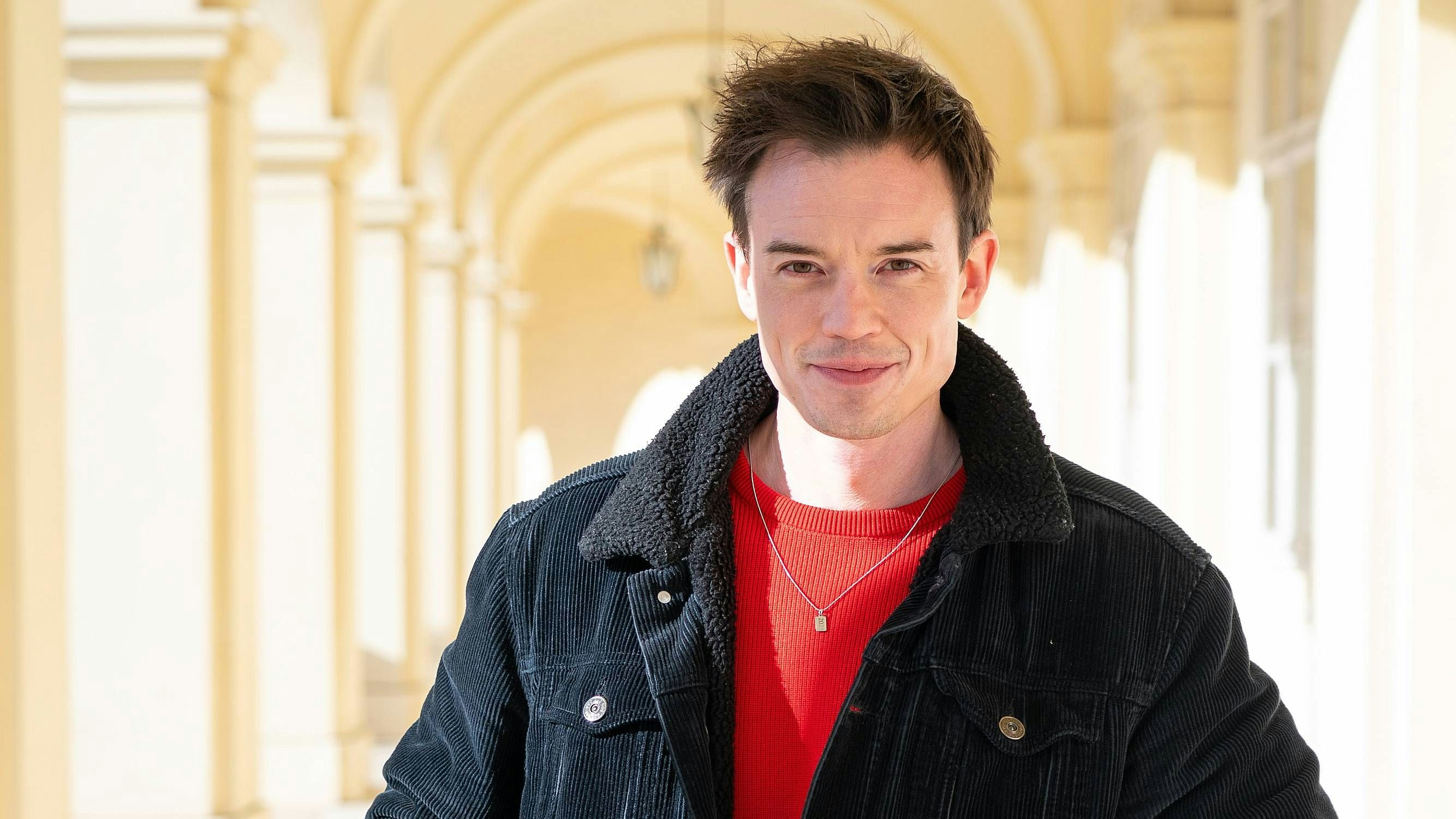 Interviewtermin Fototermin mit Ö3 Weihnachtswunder Moderatoren, Weihnachtsmarkt vor Schloss Schönbrunn, Ehrenhof Schönbrunn, Wien, 18.11.2025, -  Philipp HANSA (Portrait) 