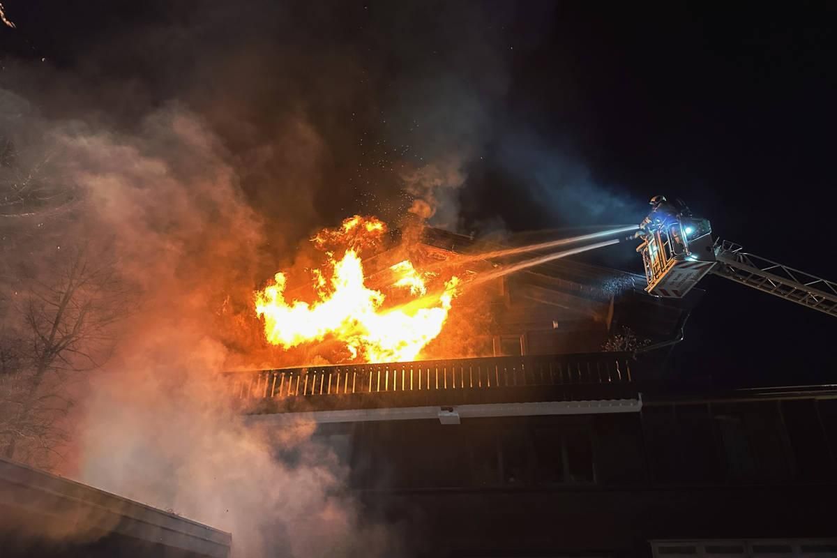 Heute.at - Wohnhaus in Flammen! Feuerwehr muss zweimal ausrücken