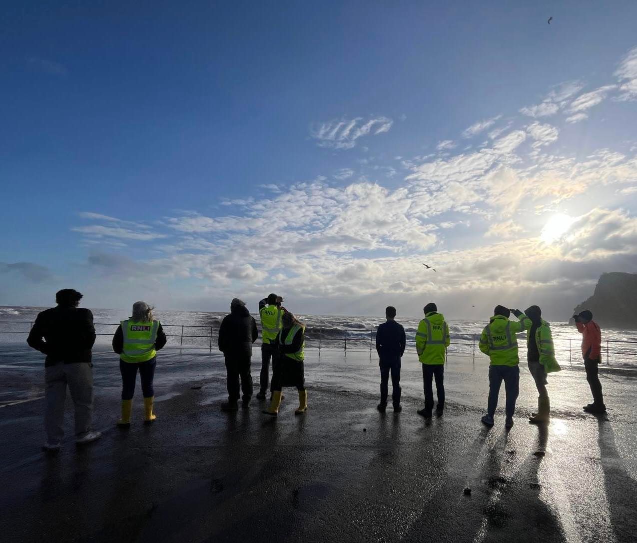 Heute.at - Weihnachtsschwimmen trotz Sturm – zwei Vermisste
