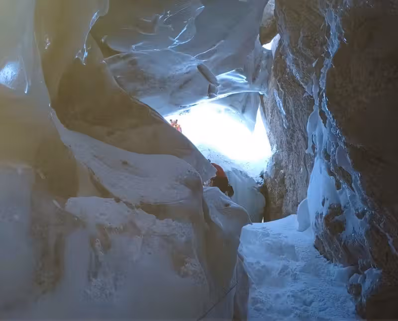 Heute.at - Freerider stürzt in Spalte: Kollegen alarmieren Rettung