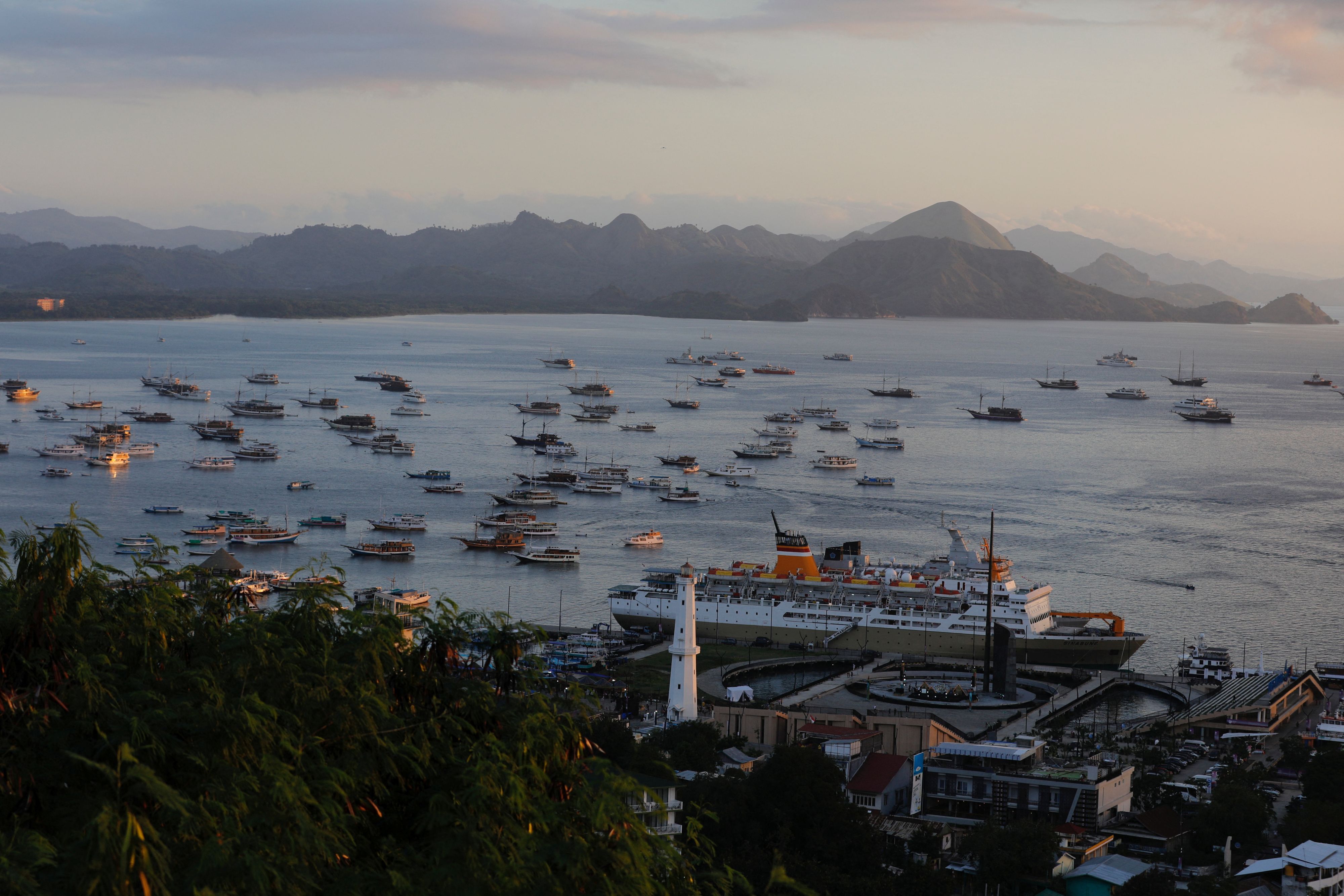 Heute.at - Touristen-Boot gesunken – nun wird Familie vermisst