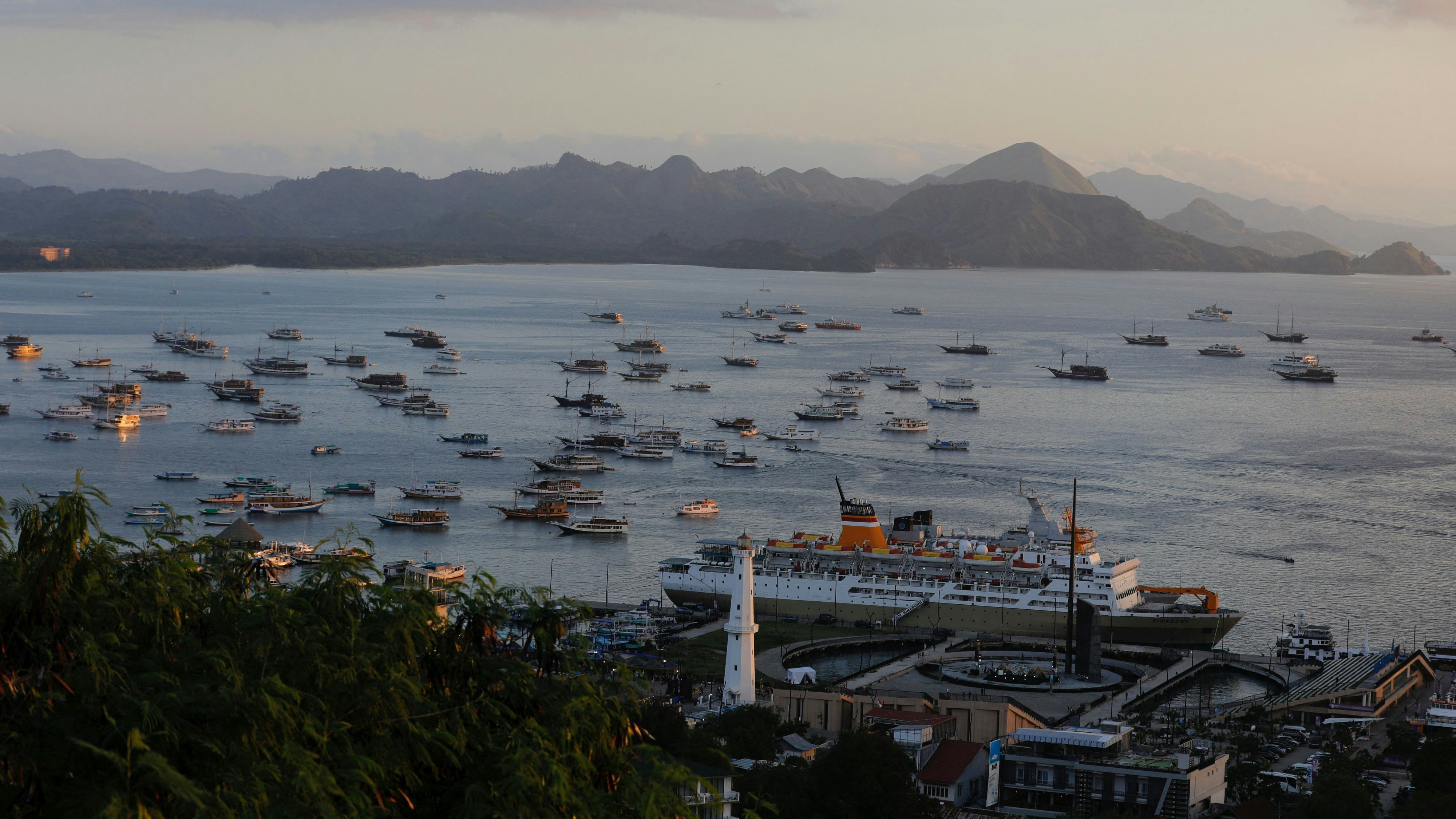 Heute.at - Touristen-Boot gesunken – nun wird Familie vermisst