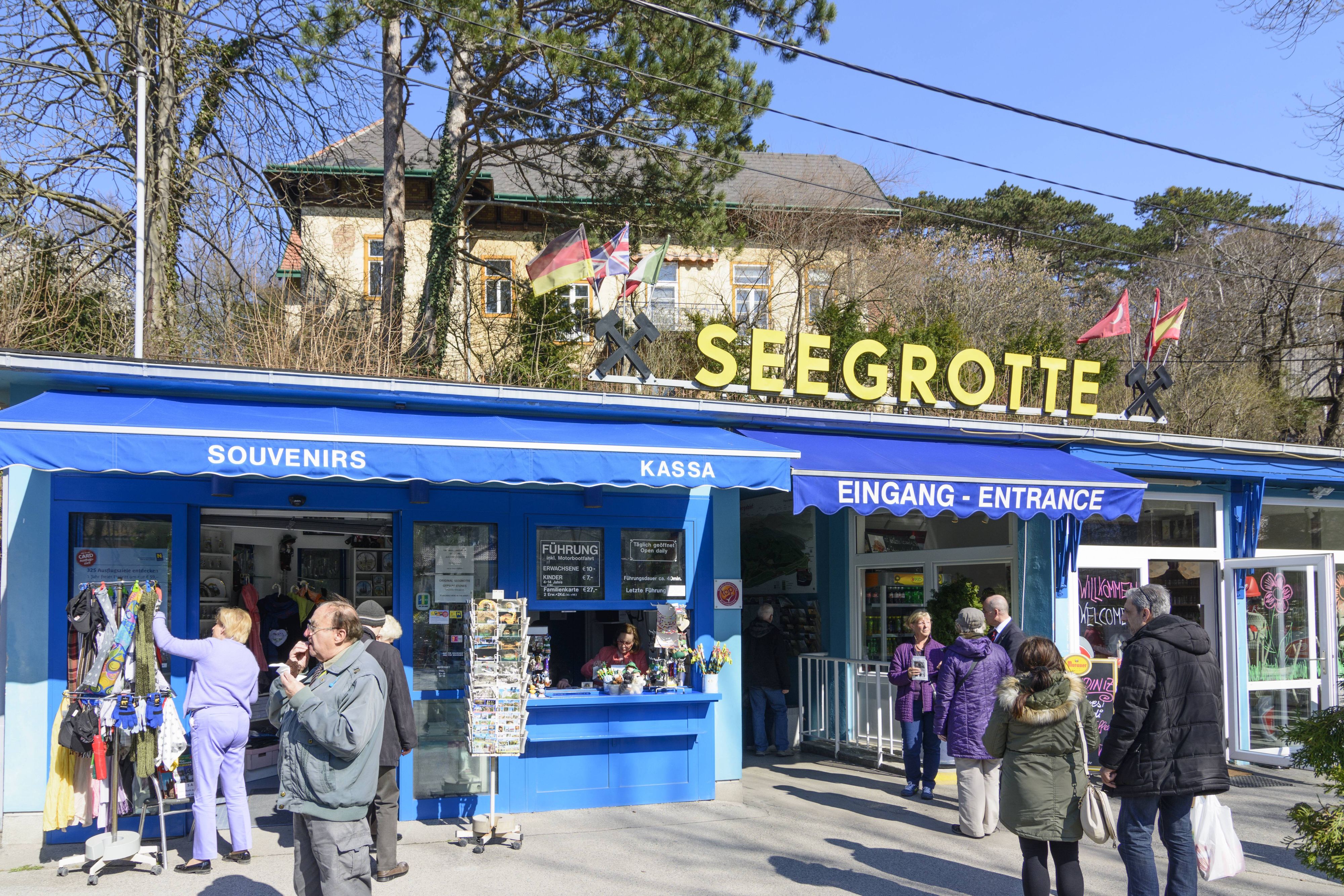 Heute.at - Akku-Explosion – Großeinsatz in bekannter Seegrotte