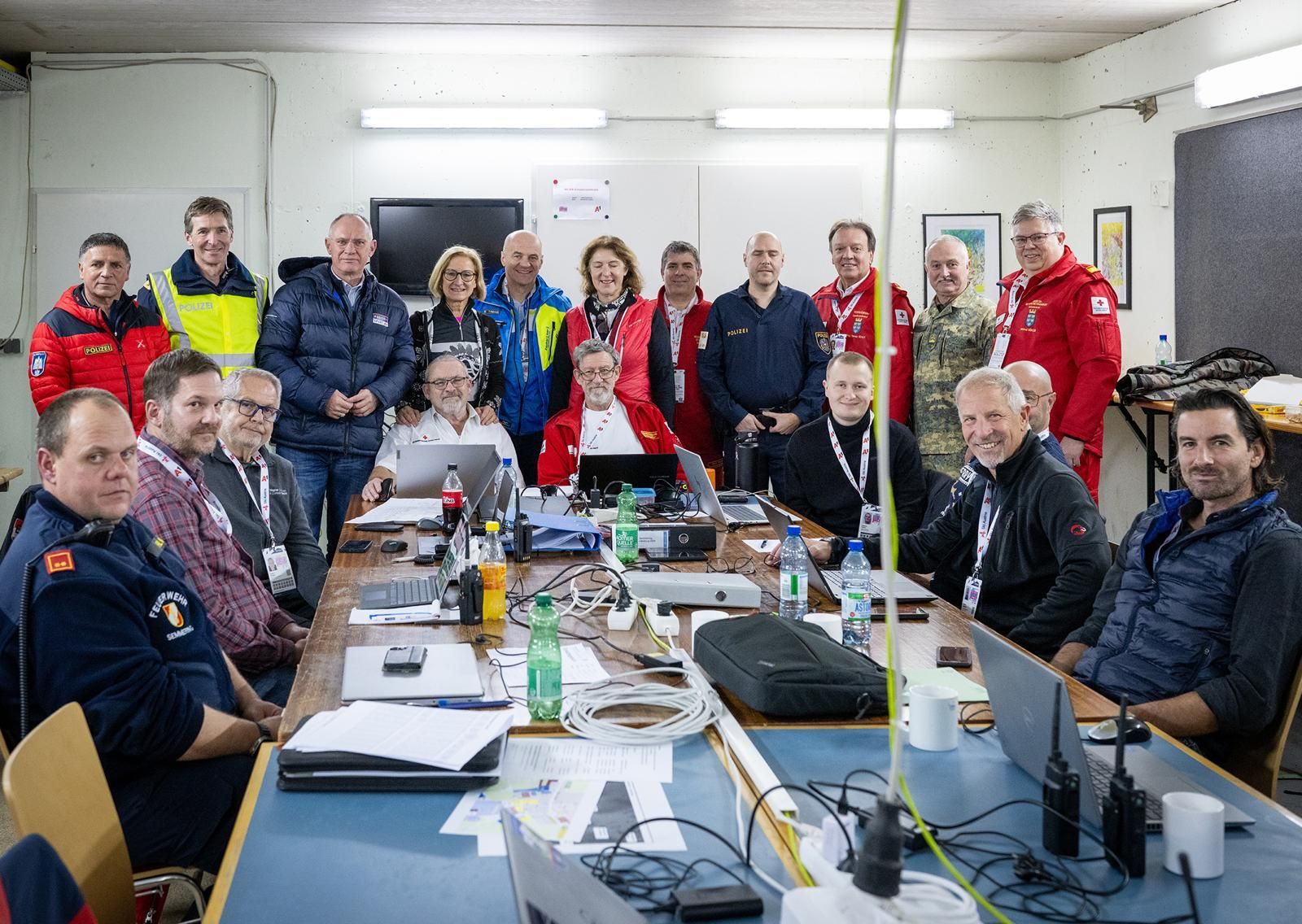 Heute.at - Mikl-Leitner und Karner im Herz des Ski-Weltcups