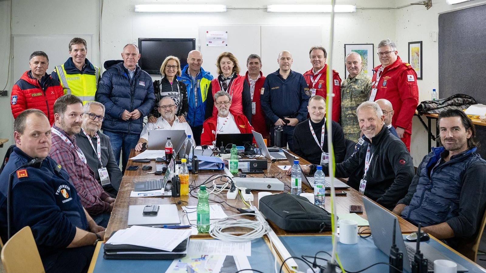 Heute.at - Mikl-Leitner und Karner im Herz des Ski-Weltcups