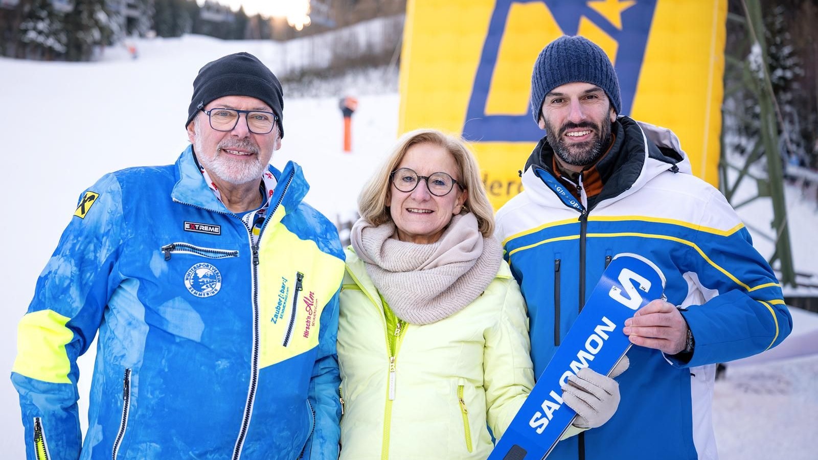 Beim Damen Skiweltcup am Semmering (v.l.): OK-Chef Franz Steiner, Landeshauptfrau Johanna Mikl-Leitner und LH-Stellvertreter Udo Landbauer.