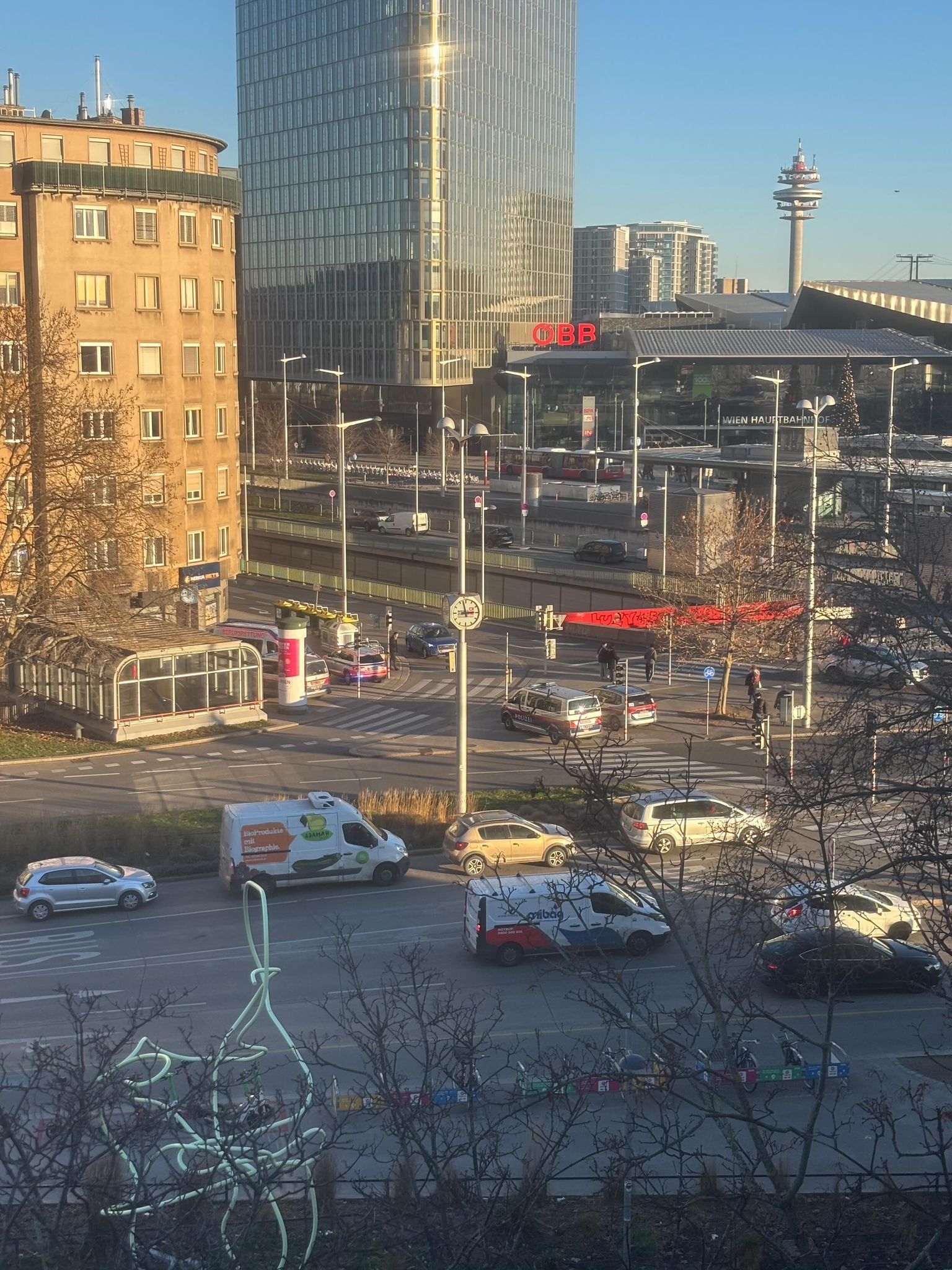 Heute.at - Schock! Wiener (68) bricht an Hauptbahnhof zusammen
