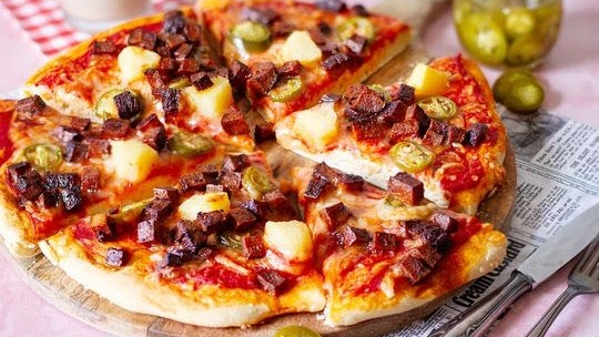 Eine Pizza für die Schärfsten - oder solche, die es noch werden wollen. Die Crispy Bacon Jalapeño Veganuary Pizza wurde von Foodblogger Sebastian Schwarz ("Simply Vegan") bereits nachgebacken.