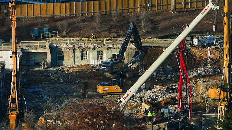 Der Ostflügel ist abgerissen, Anfang Jänner will Donald Trump seine Pläne für den neuen Ballsaal im Weißen Haus offenlegen. Er soll inzwischen schon 400 Millionen Dollar kosten, Kritiker laufen dagegen Sturm. Ein Marmorbad gibt erste Einblicke.