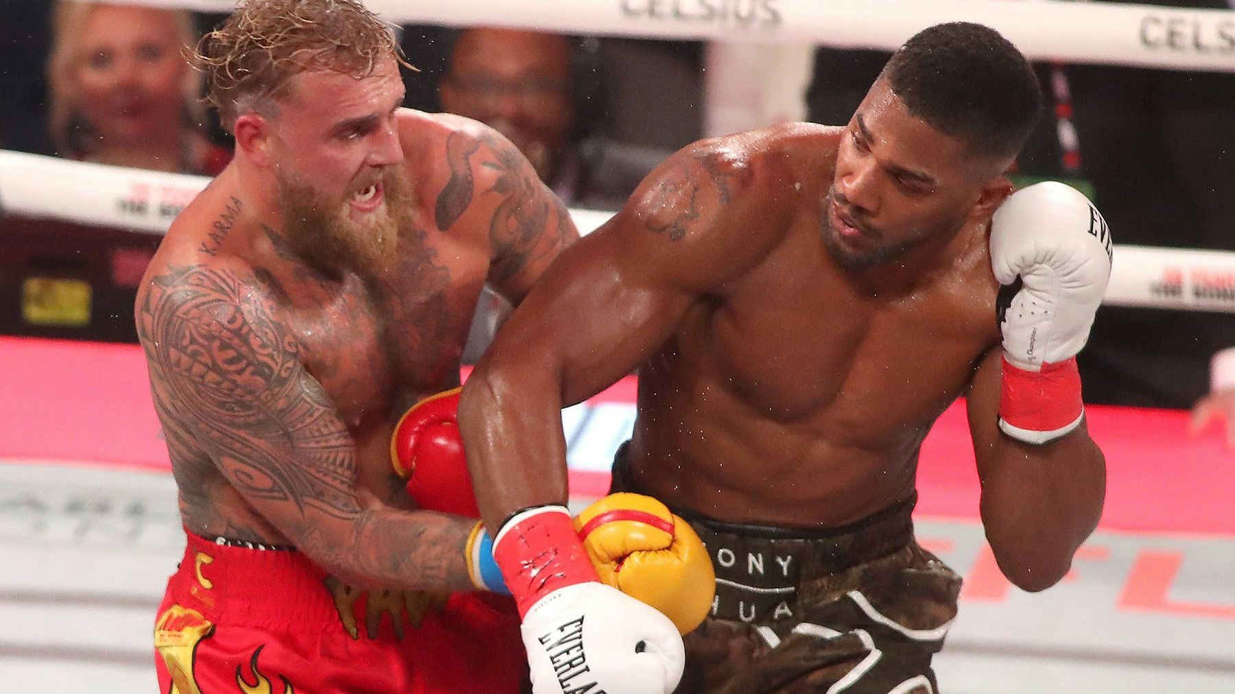 Heute.at - Box-Star Joshua in Unfall verwickelt – zwei Tote