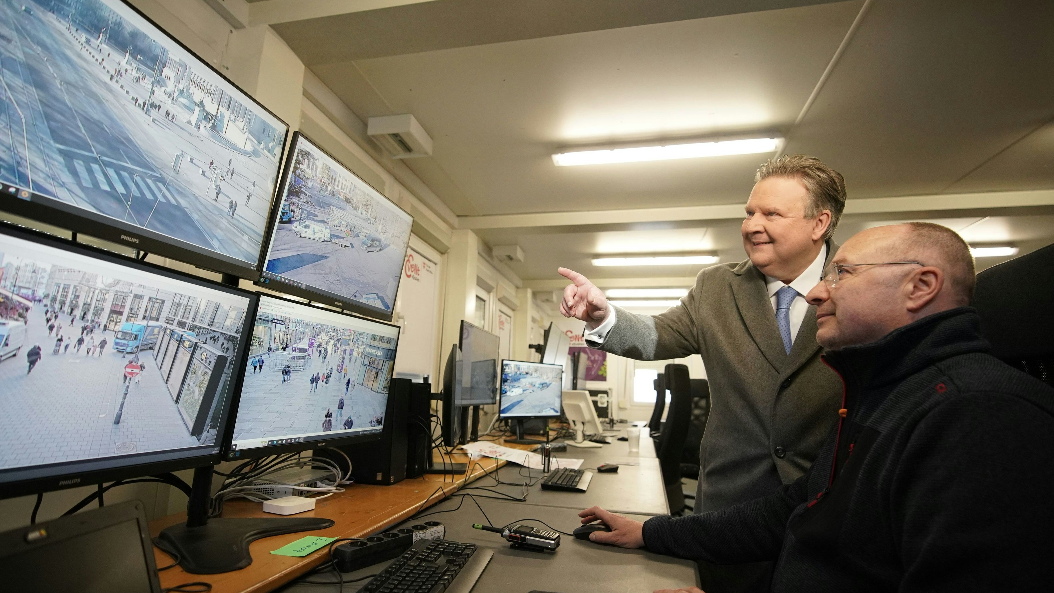 Heute.at - 500 Securitys, Kameras machen Silvesterpfad sicher